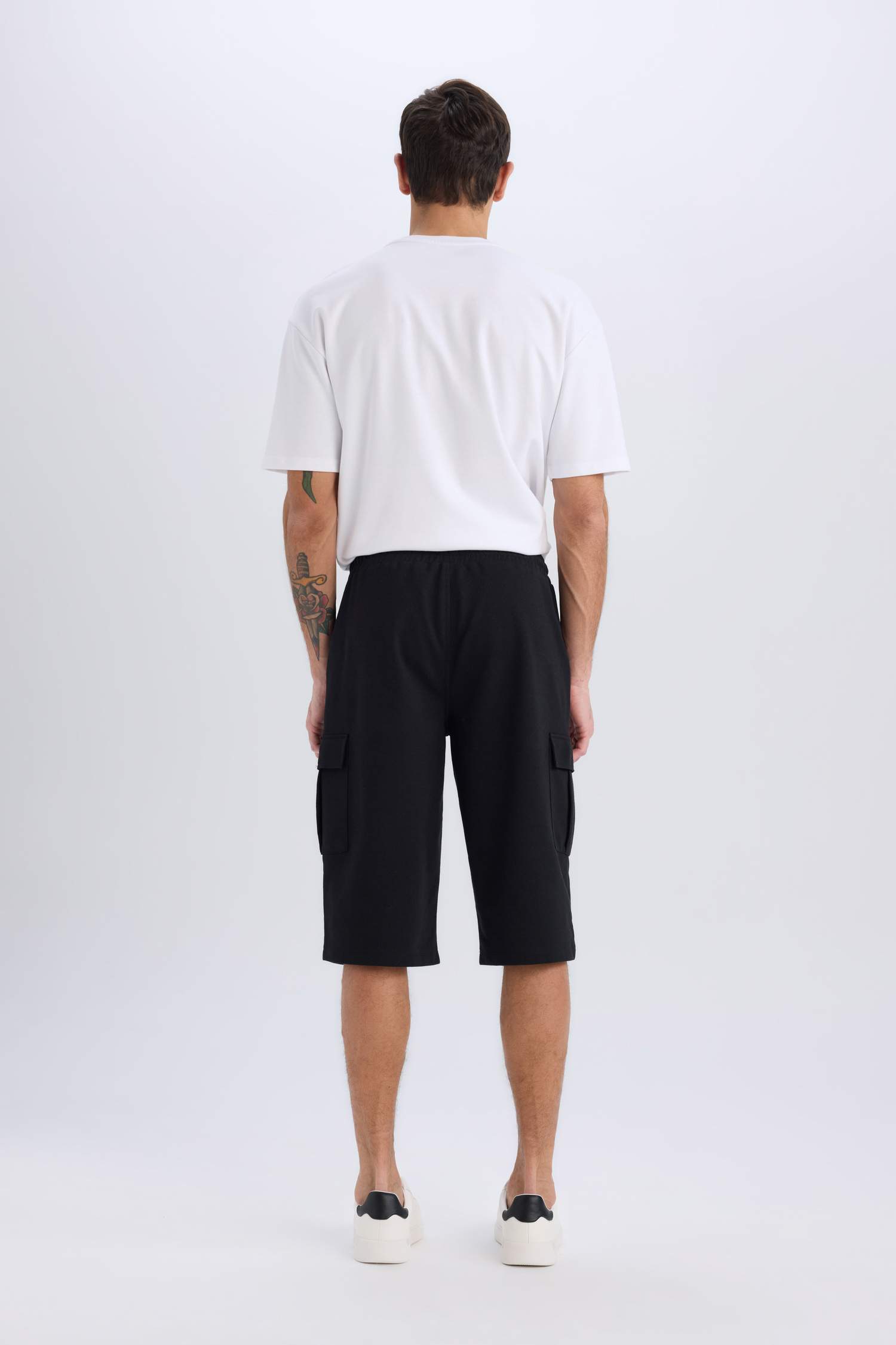 شورت طويل بيزك سادة سليم فيت بجيب كارجو