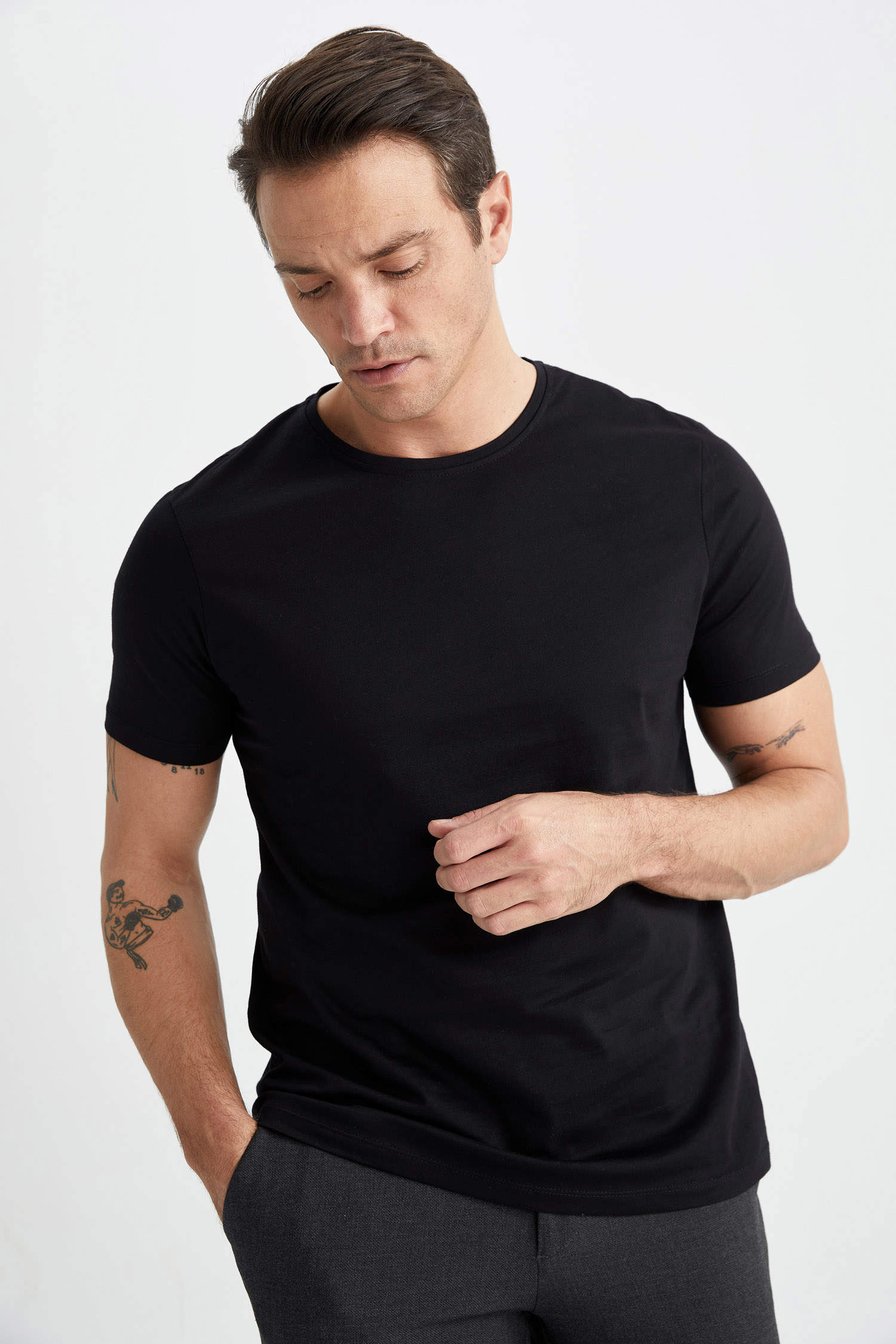 Black MAN Regular Fit Short Sleeve Premium T-Shirt 2394263 | DeFacto