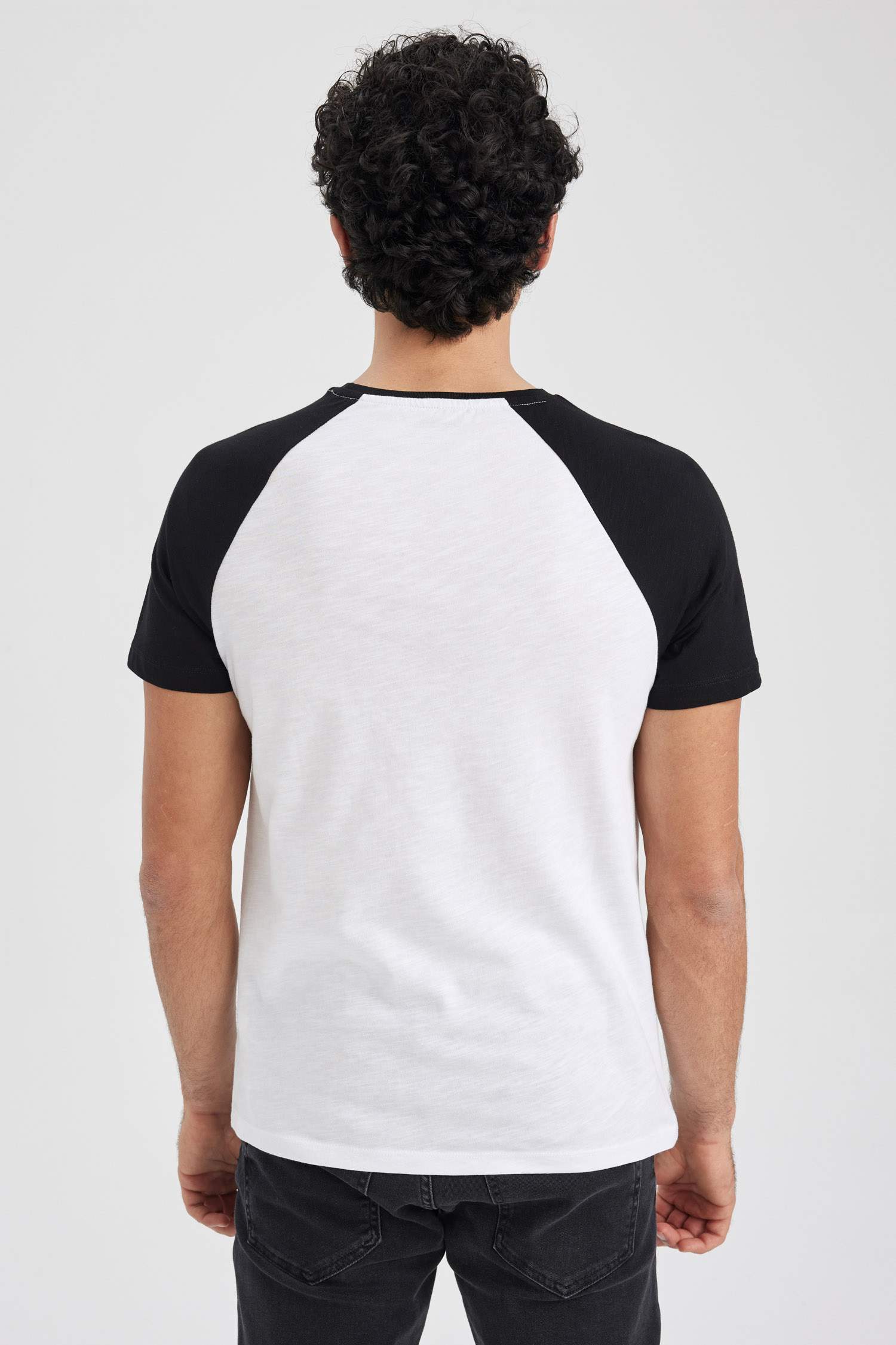 Black Man Slim Fit Crew Neck TShirt 2800734 DeFacto