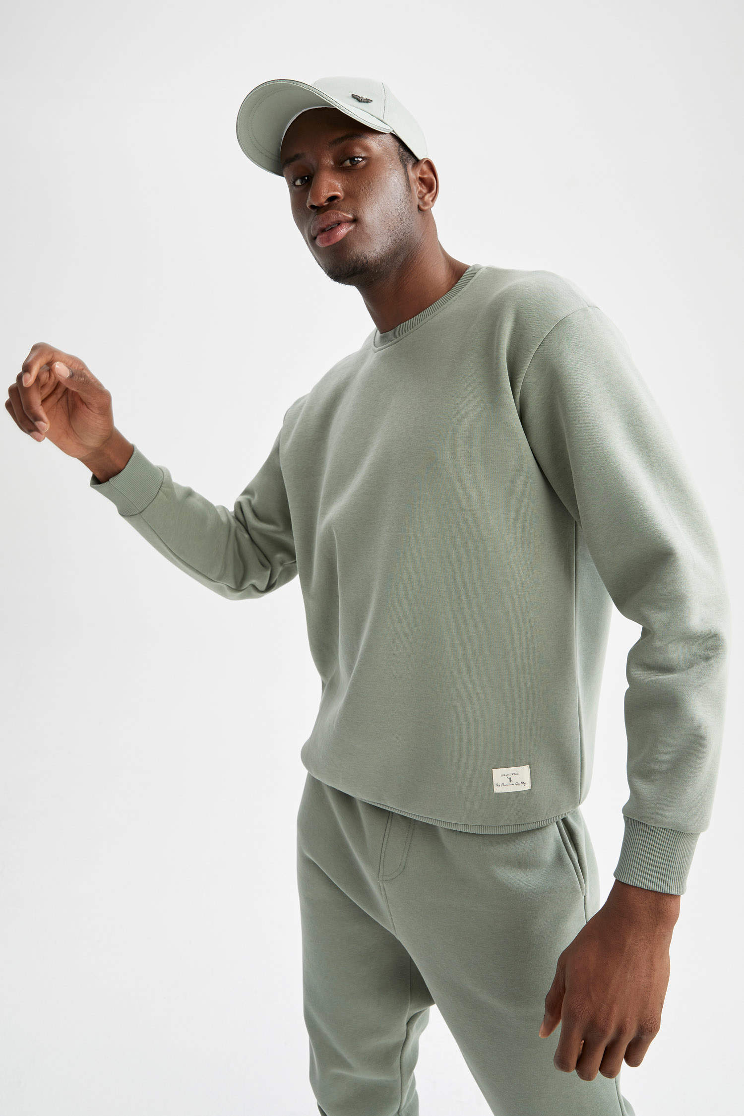 Khaki MEN Oversized Long Sleeve Sweatshirt 2378425 | DeFacto