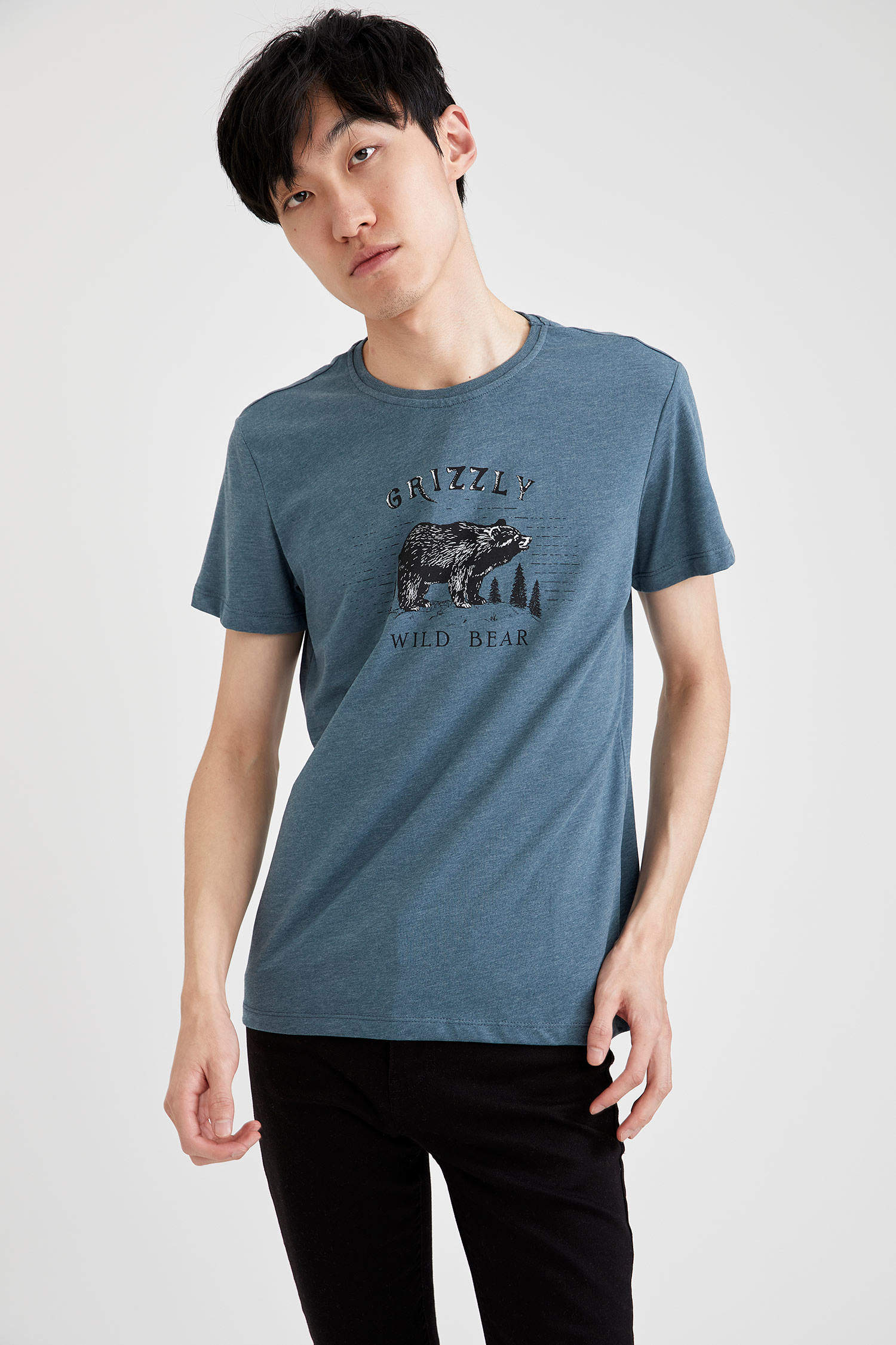 nedsænket udtryk Gå i stykker Blue Man Short-Sleeved Slim Fit Crew Neck Graphic T-Shirt 1753633 | DeFacto