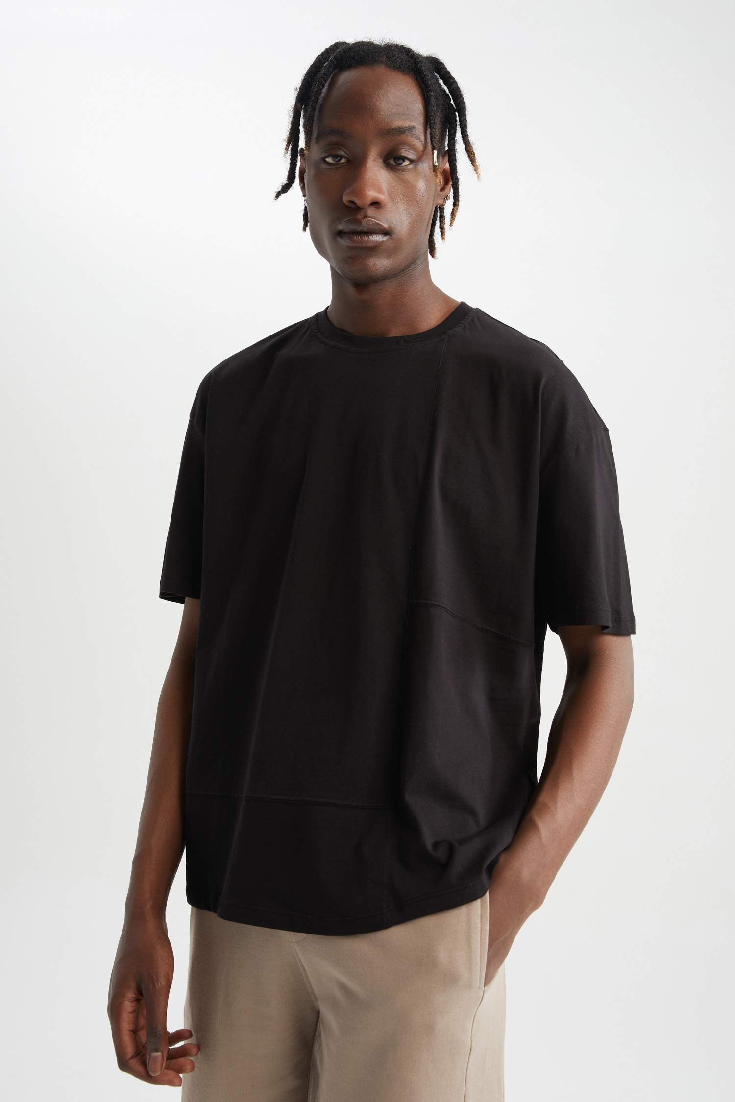 Black MEN Oversized Short Sleeve T-Shirt 2474176 | DeFacto