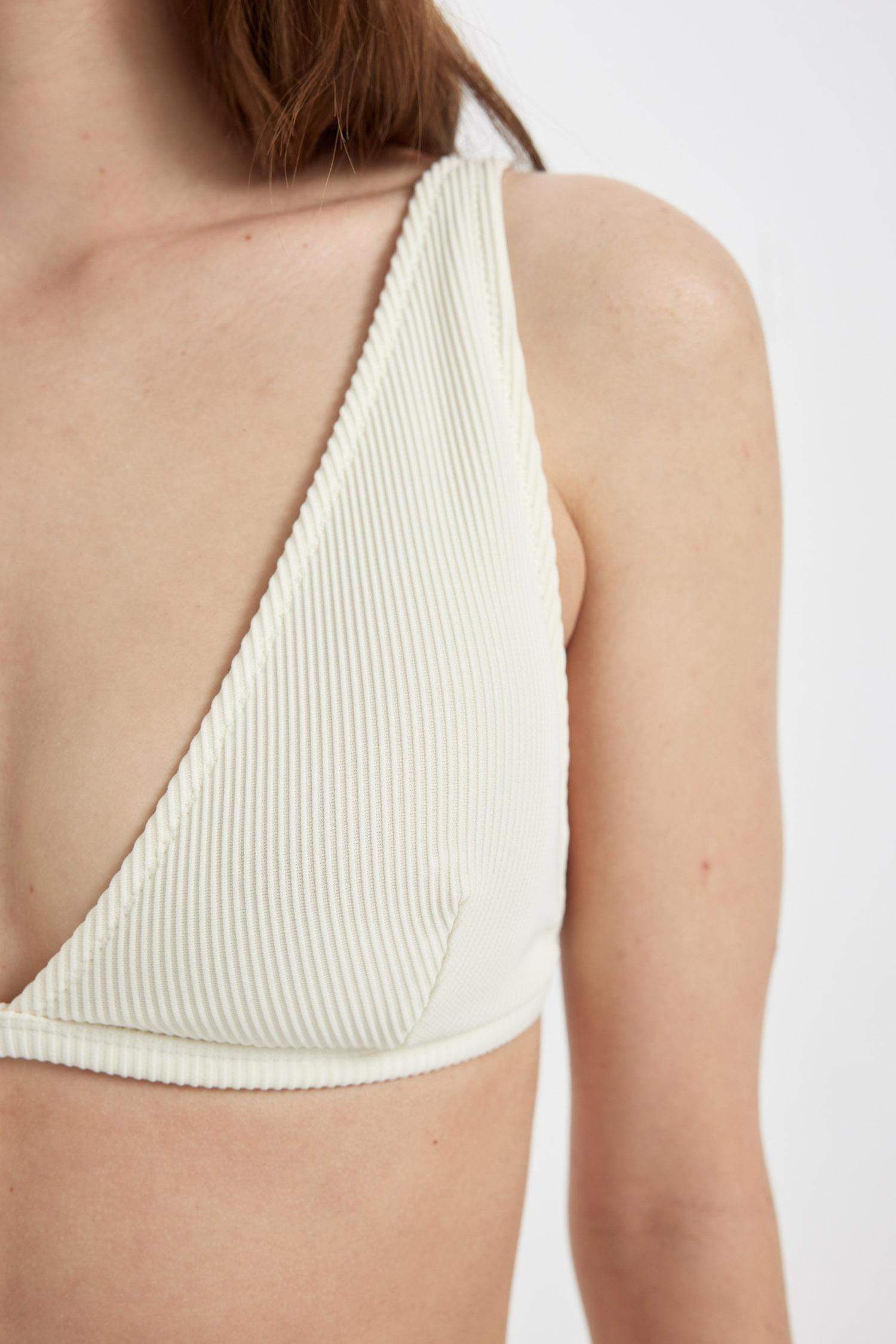 بكيني توب مضلع قصة عادية