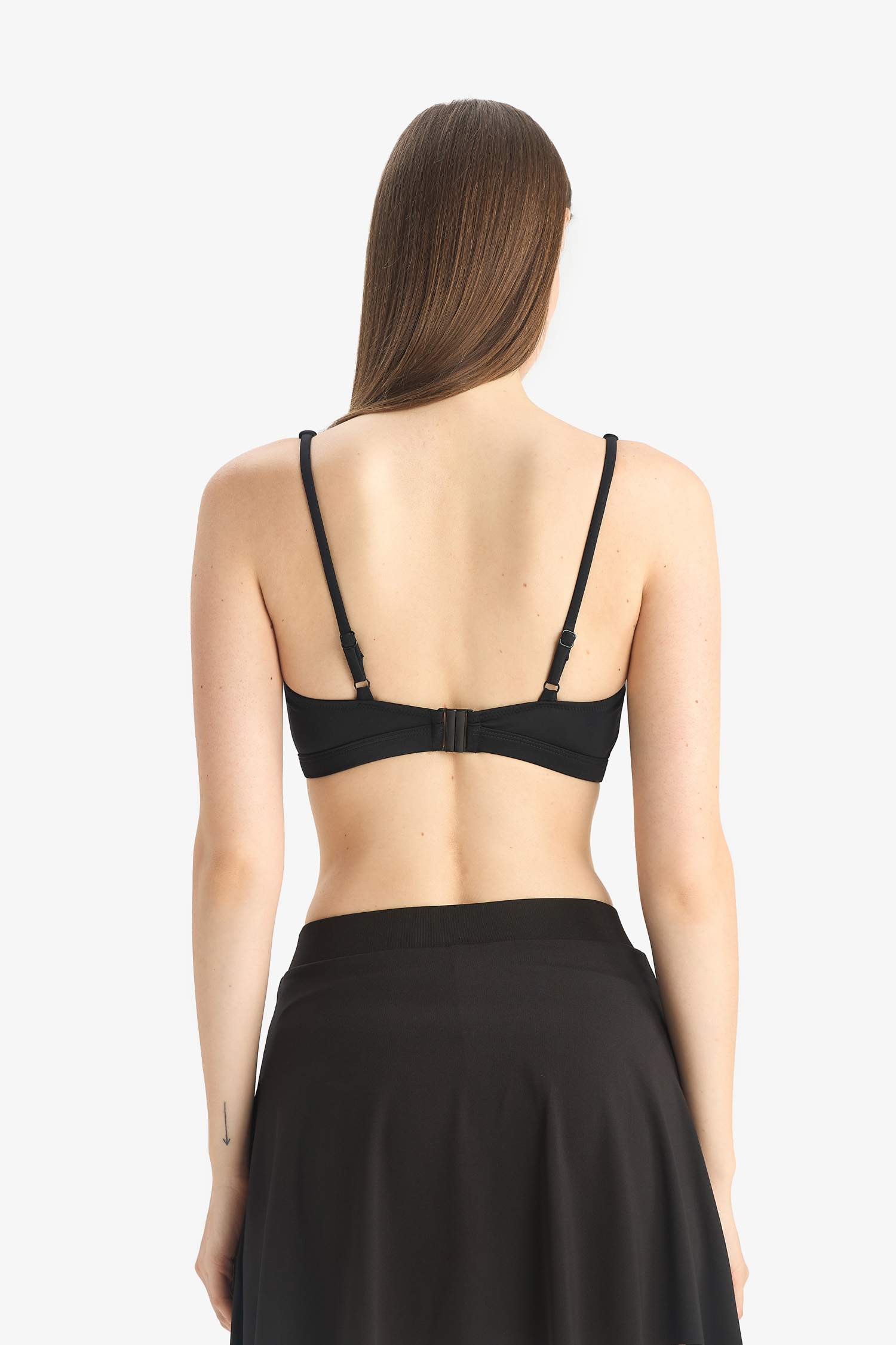 بكيني توب قصة عادية من Fall In Love