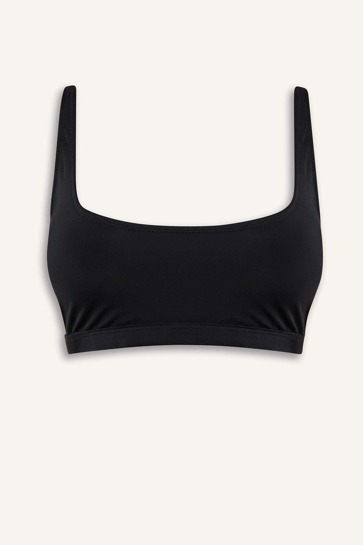 بكيني توب قصة عادية من Fall In Love