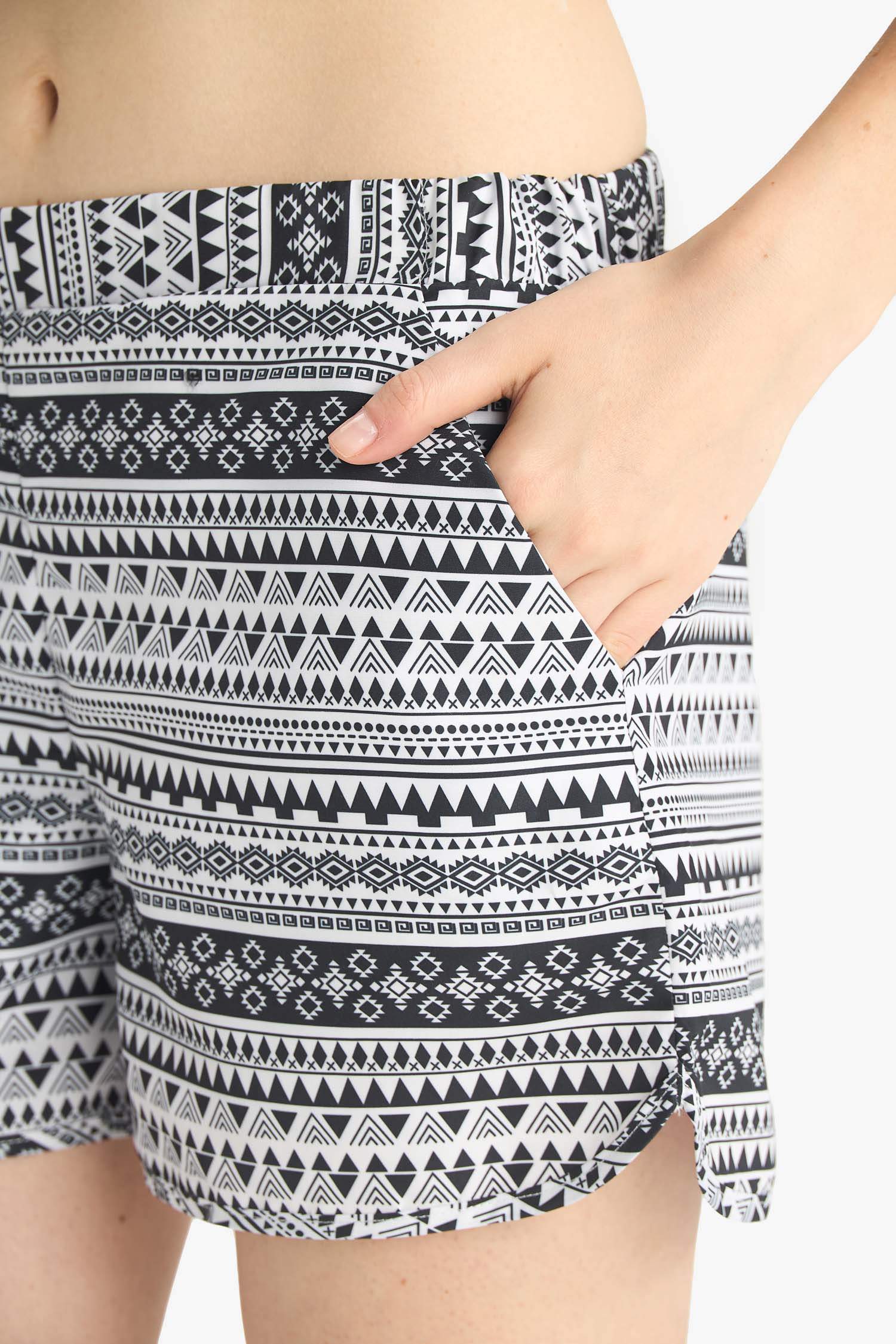 Etnik Desenli Deniz Şortu-Fall in Love