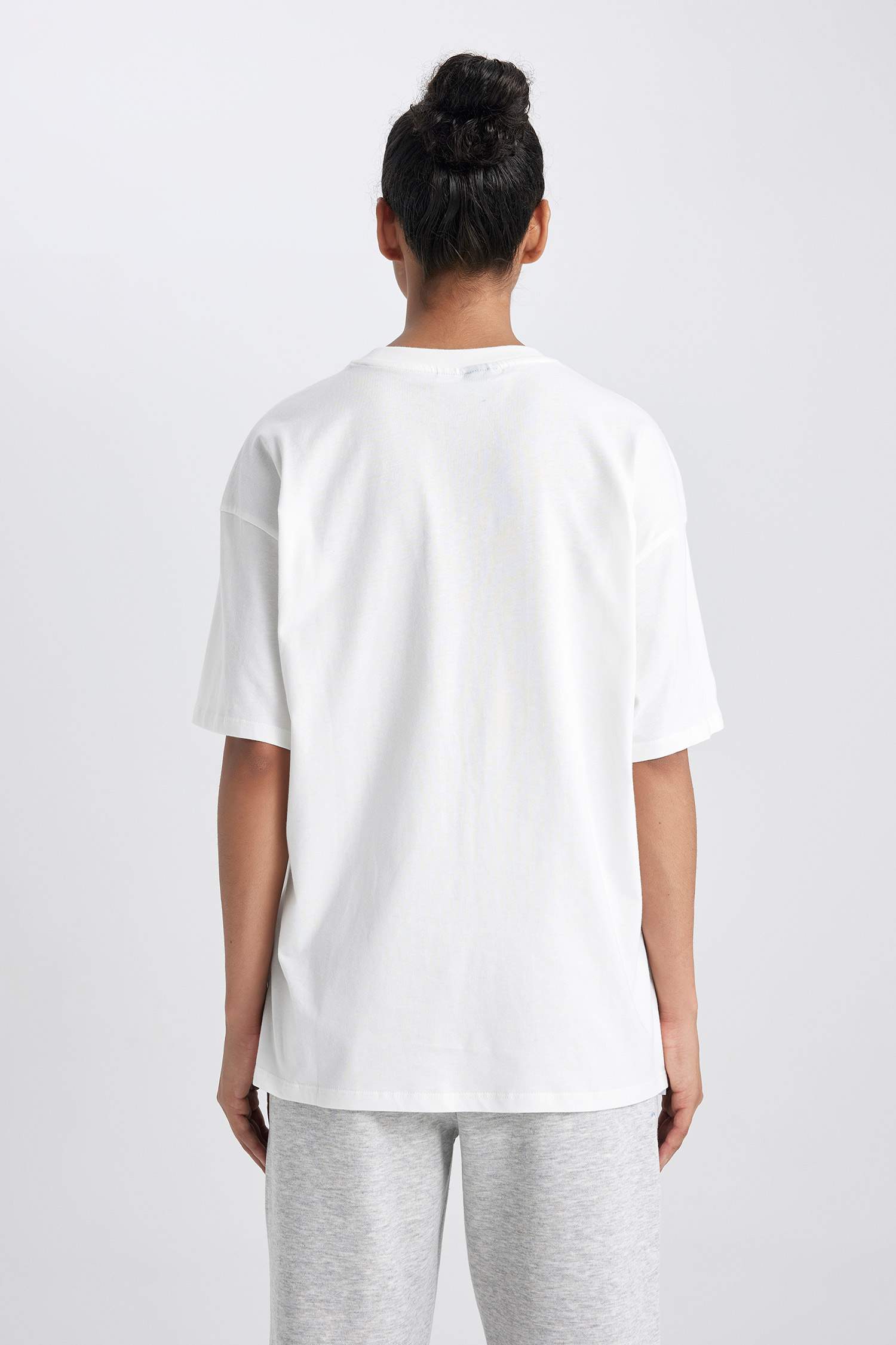 White WOMAN Oversize Fit NBA Licensed Crew Neck Printed