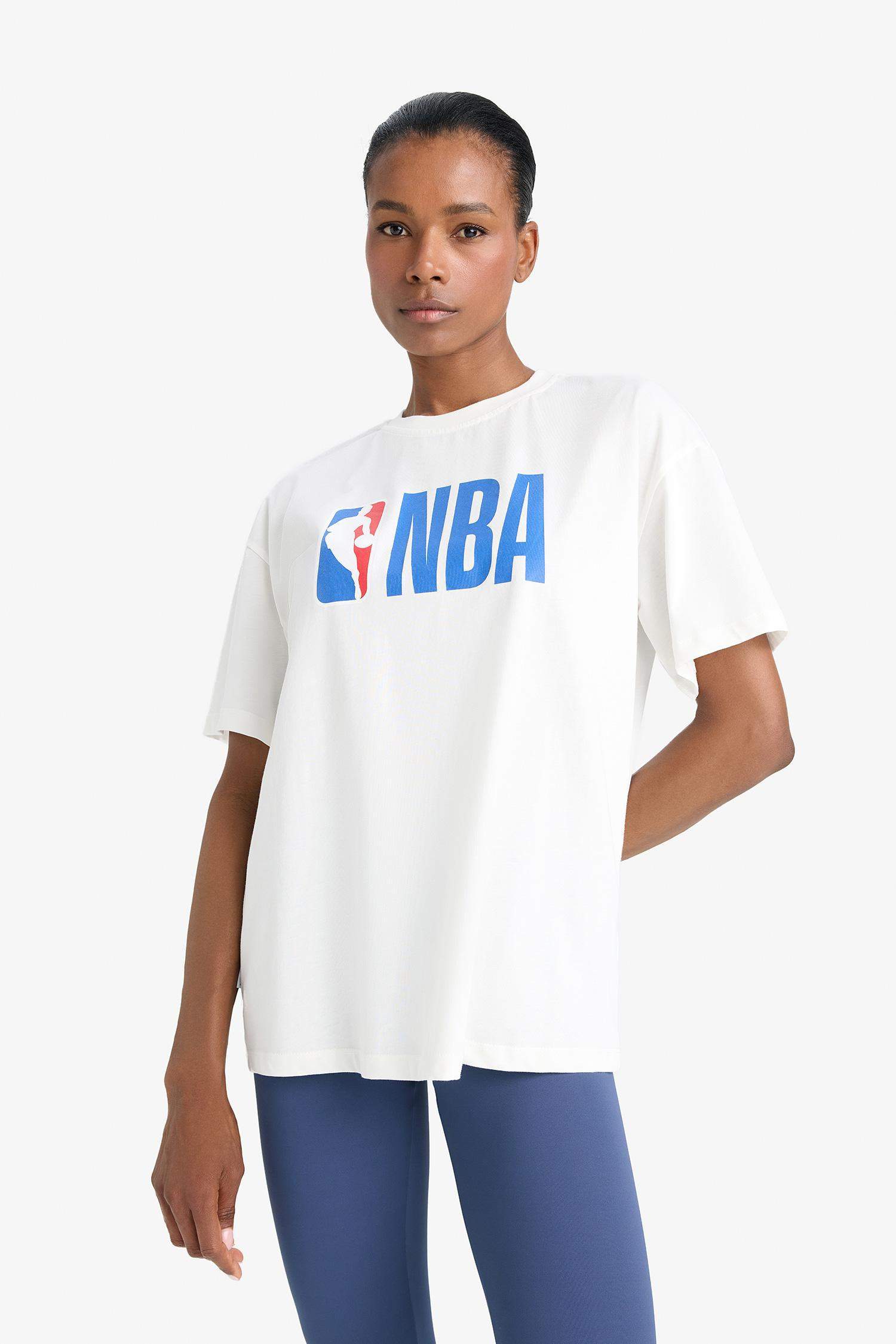DeFactoFit NBA Wordmark Oversize Geniş Kalıp Bisiklet Yaka Baskılı Kısa Kollu Tişört