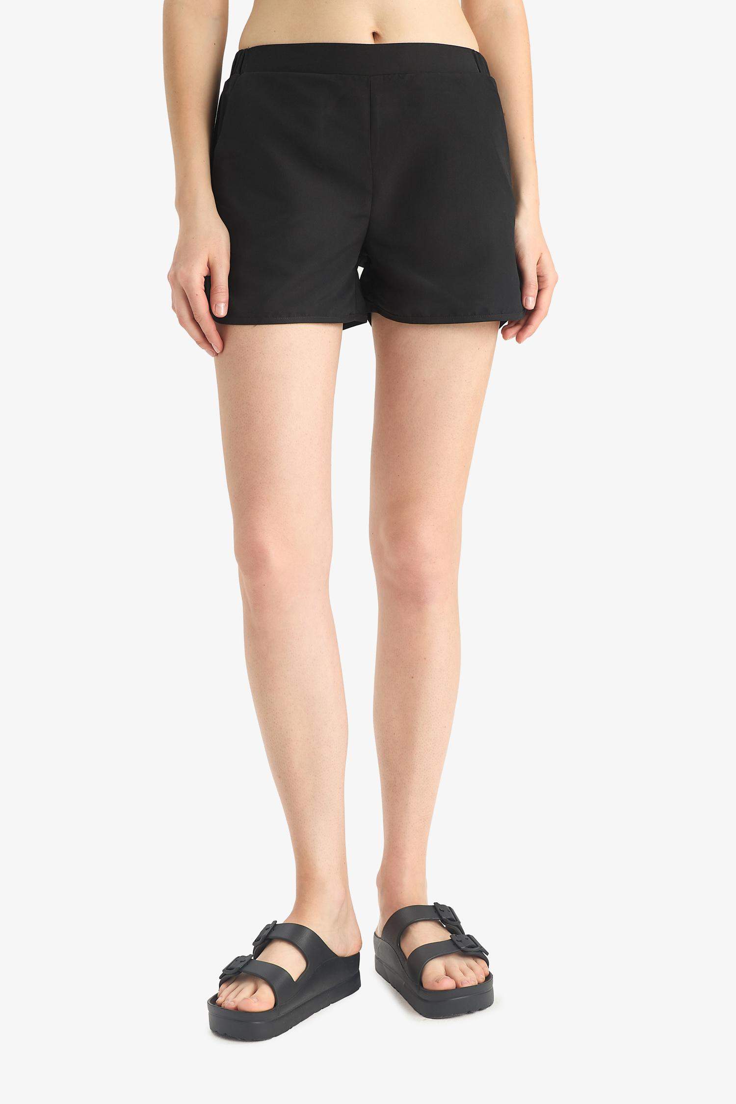 شورت بحر قصة عادية من Fall in Love