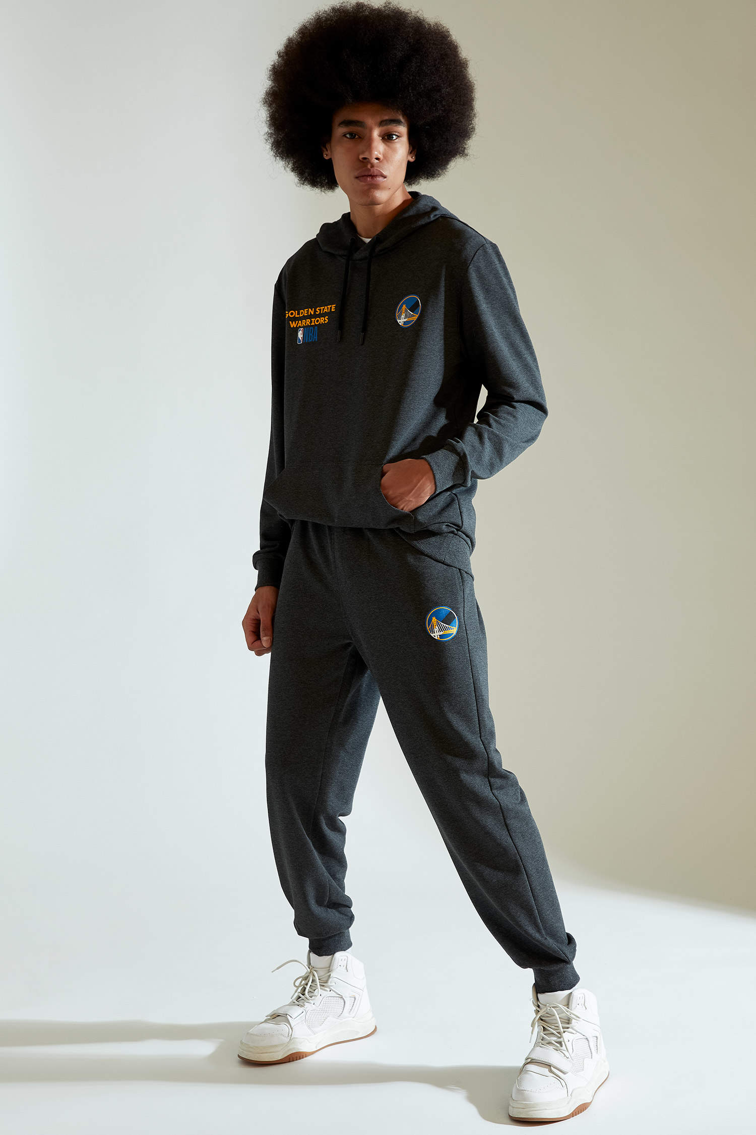 Defacto NBA Lisanslı Unisex Regular Fit Kapüşonlu Sweatshirt. 2