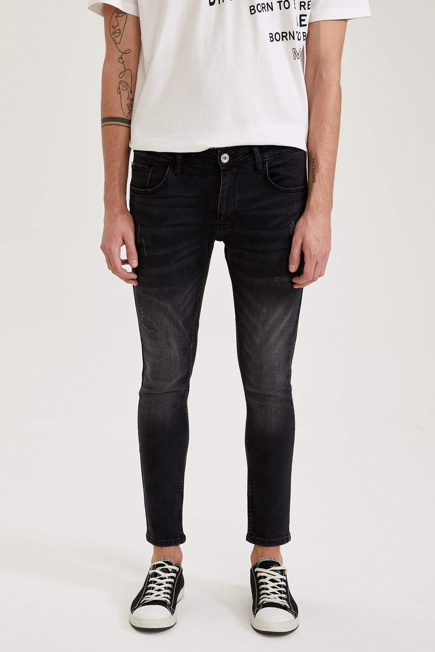 Defacto Skinny Comfort Fit Normal Bel Dar Paça Yırtık Detaylı Siyah Jean Pantolon. 1