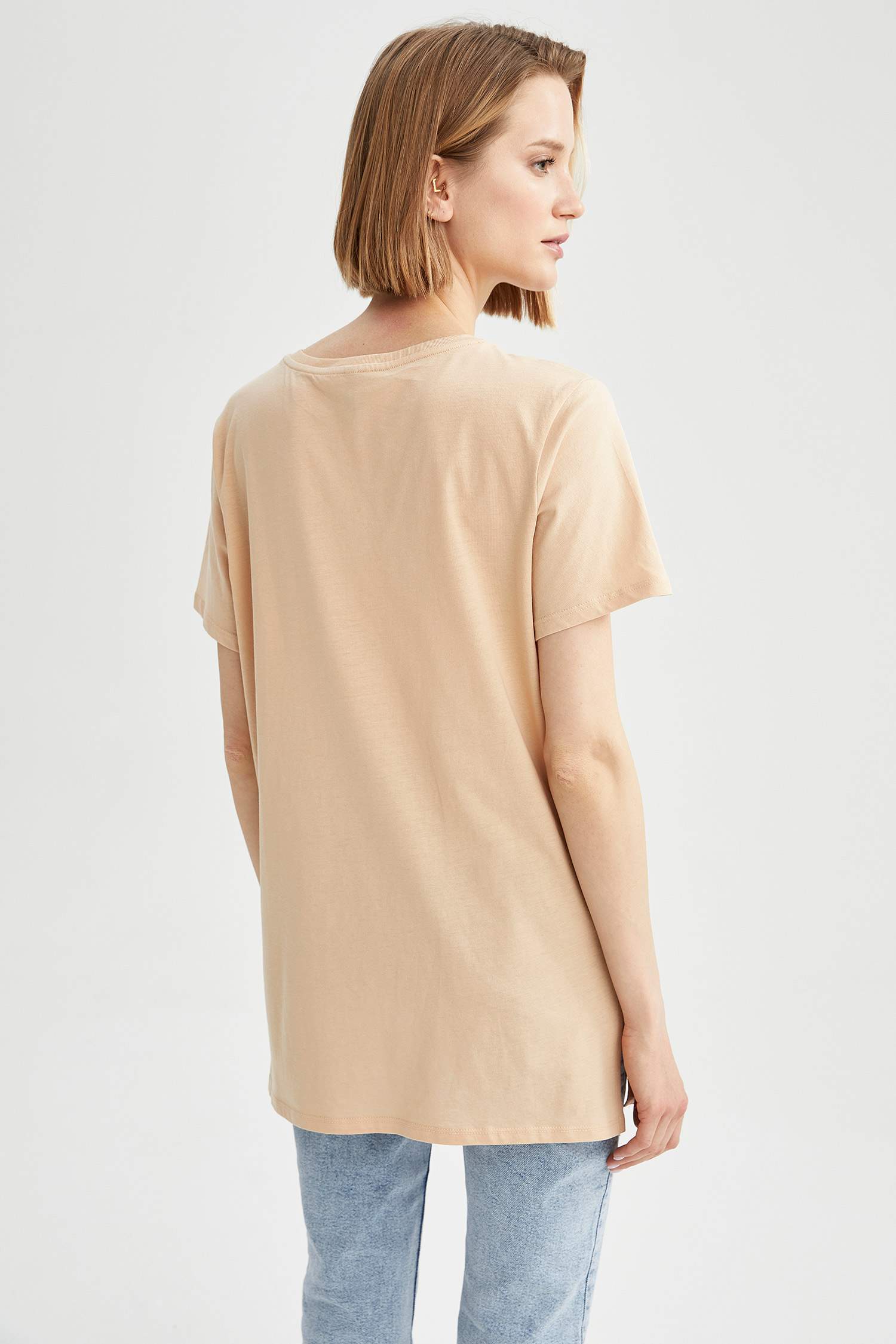 Beige WOMAN ShortSleeved Relaxed Fit VNeck TShirt 1975311 DeFacto