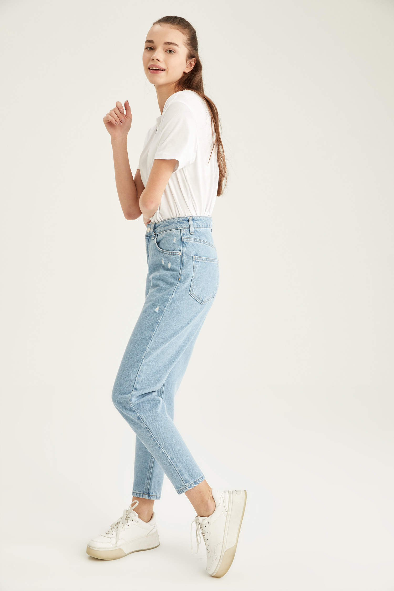 Blue WOMAN Mom Fit High Waist Jeans 1756167 | DeFacto