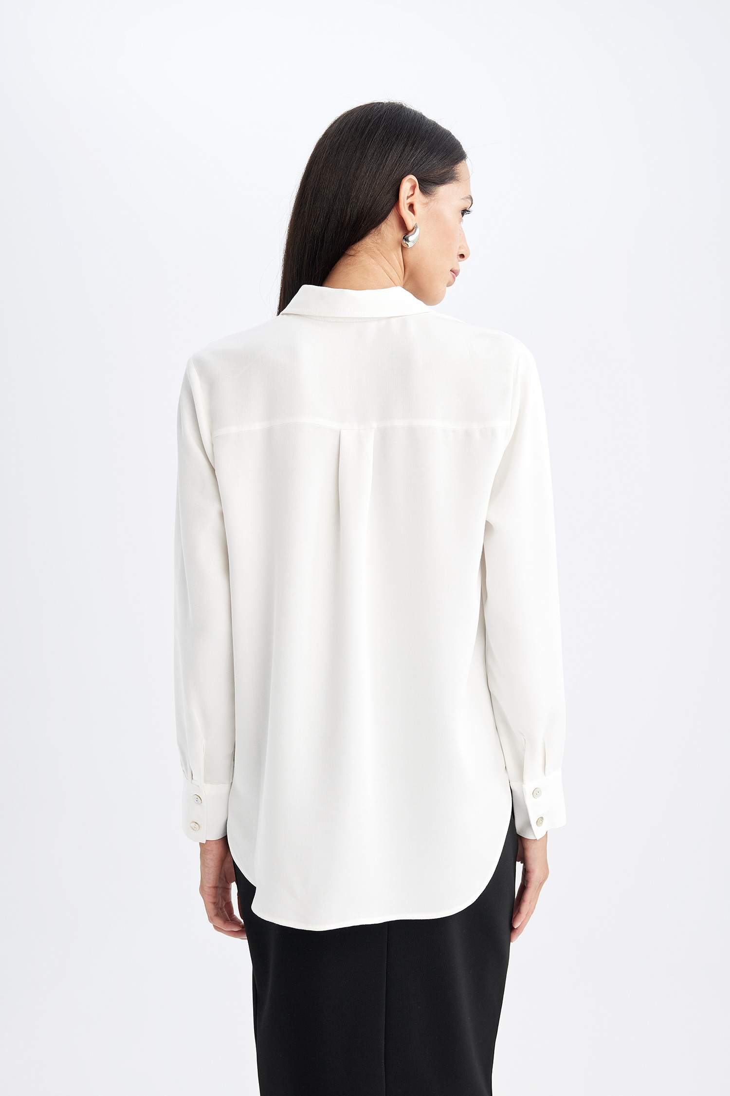 قميص ابيض سامبل كم طويل قصة عادية