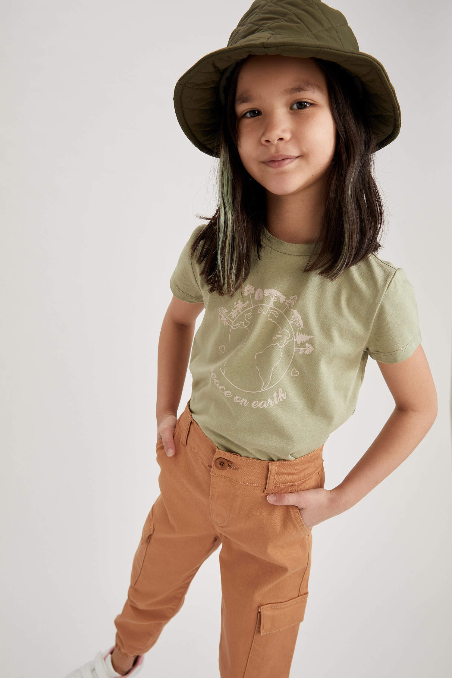 Kız Çocuk Dünya Baskılı Organik Pamuk Kısa Kol Tişört