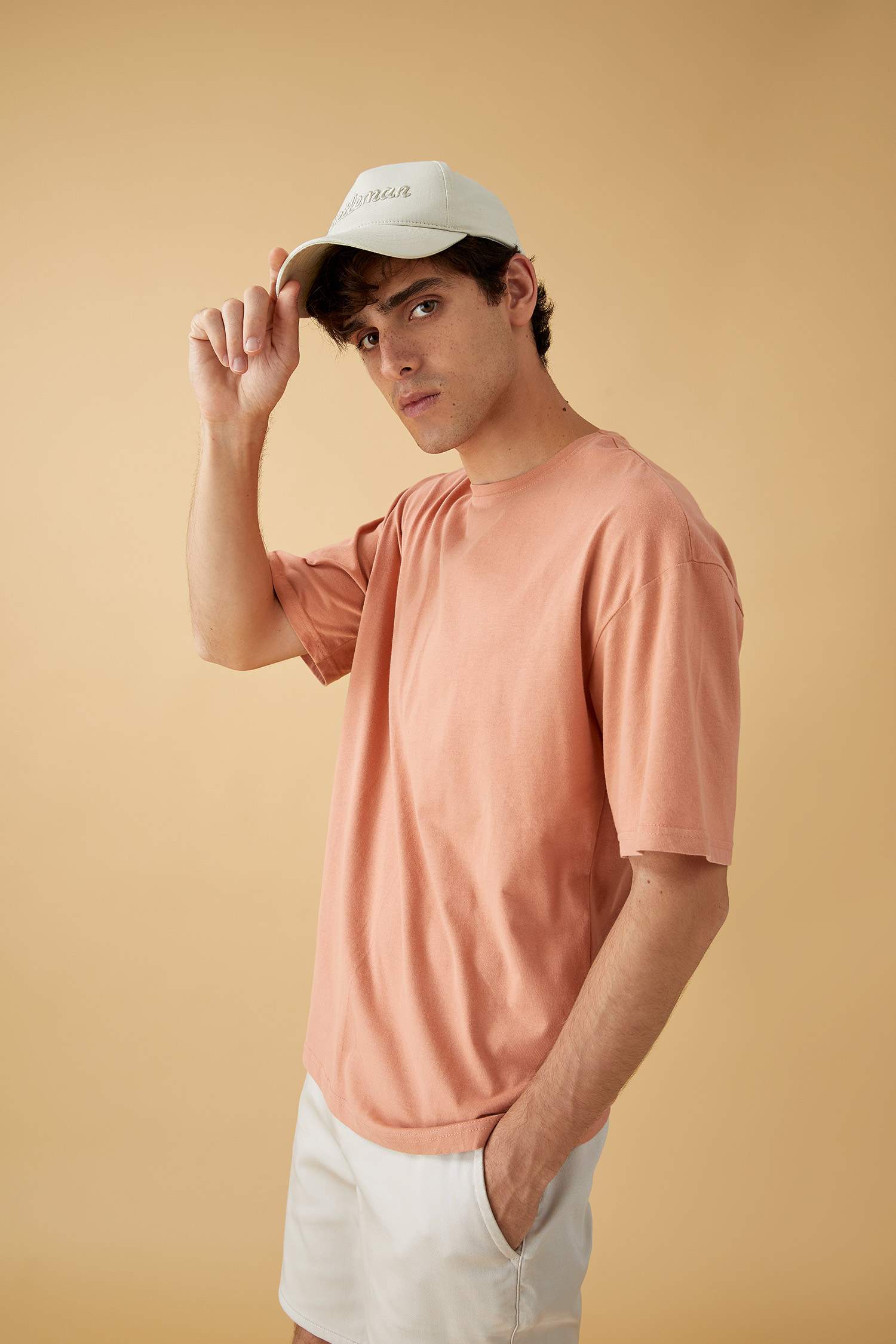 تي شيرت اوفر سايز بياقة مستديرة