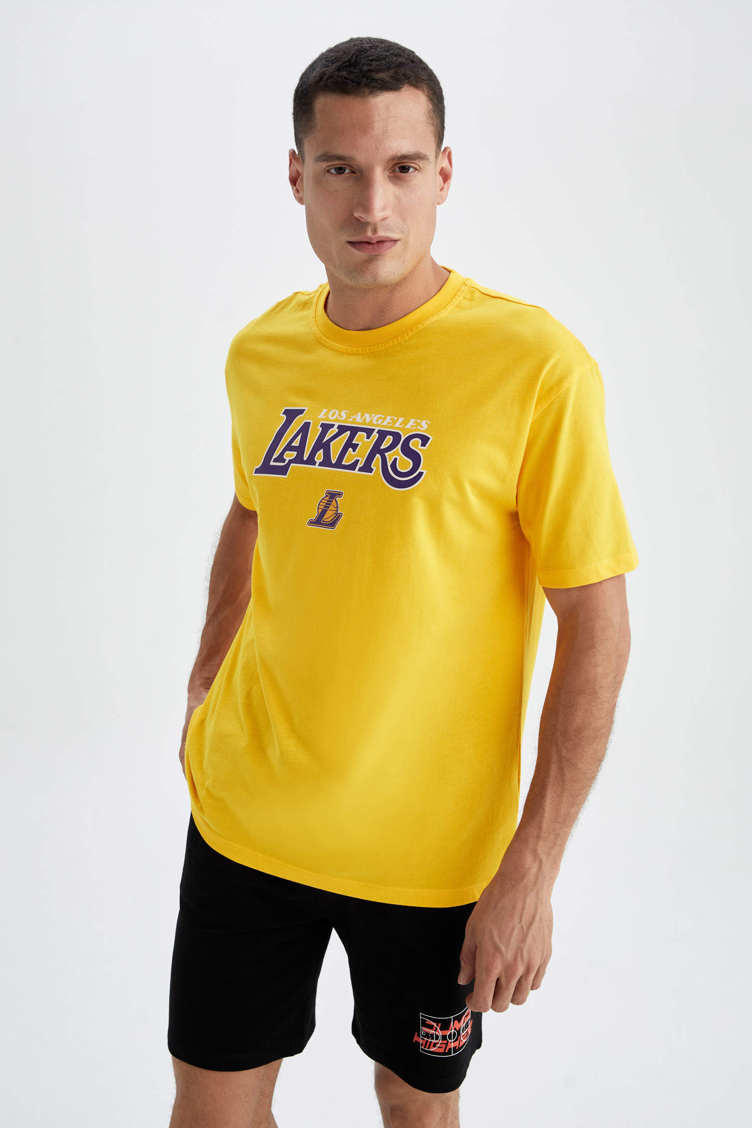 Defacto Fit NBA Los Angeles Lakers Boxy Fit Tişört. 3