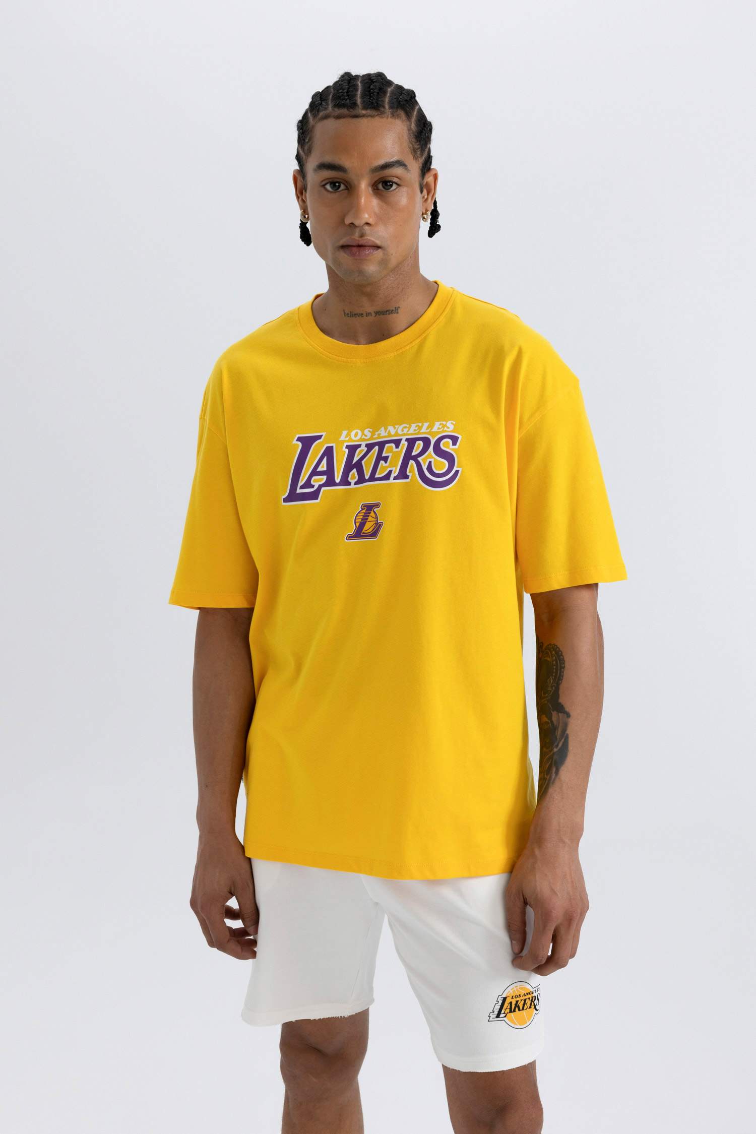 sar-erkek-defactofit-nba-los-angeles-lakers-boxy-fit-bisiklet-yaka