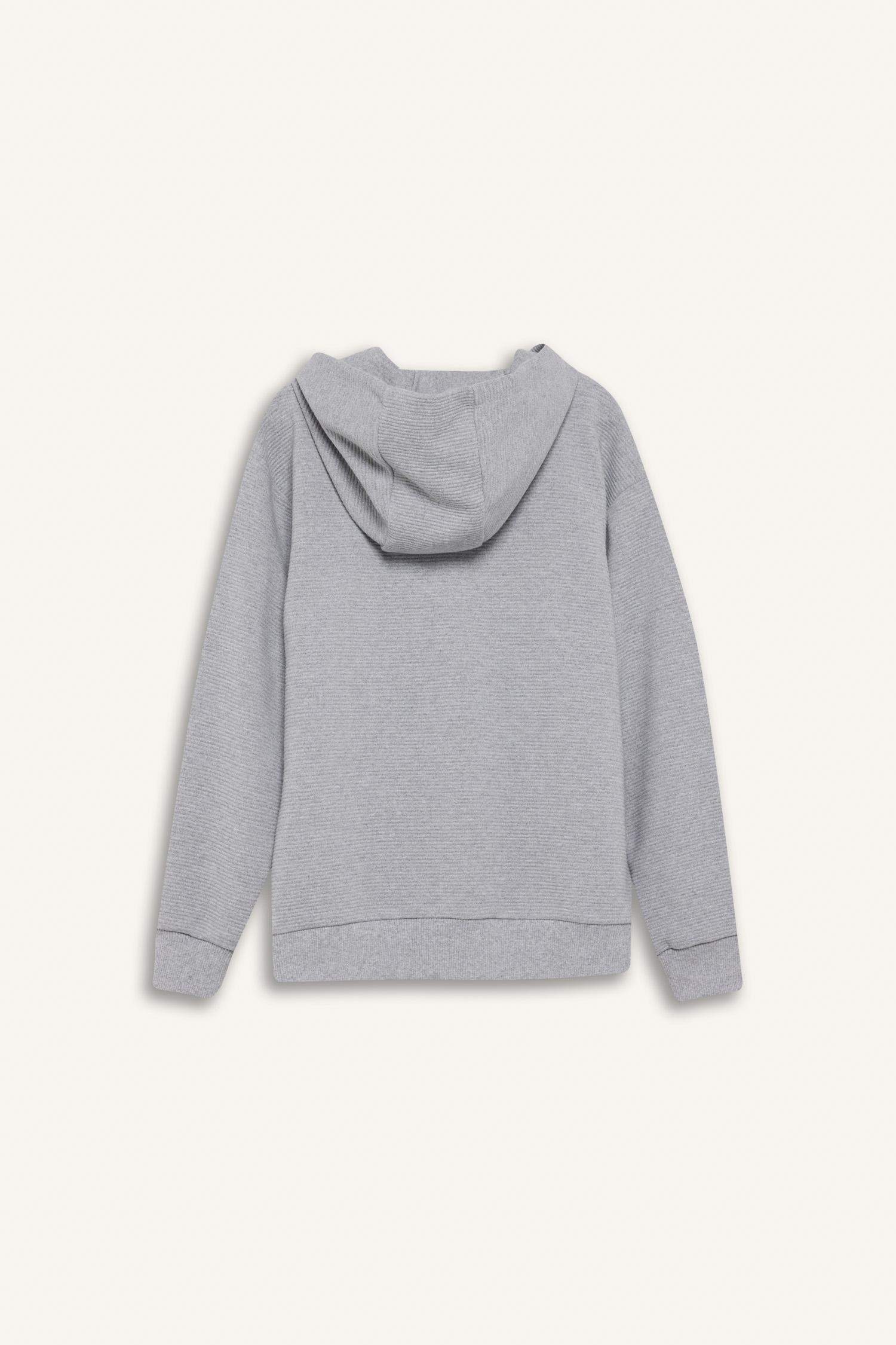 سويت شيرت ولادي قصة عادية بياخة بسحاب