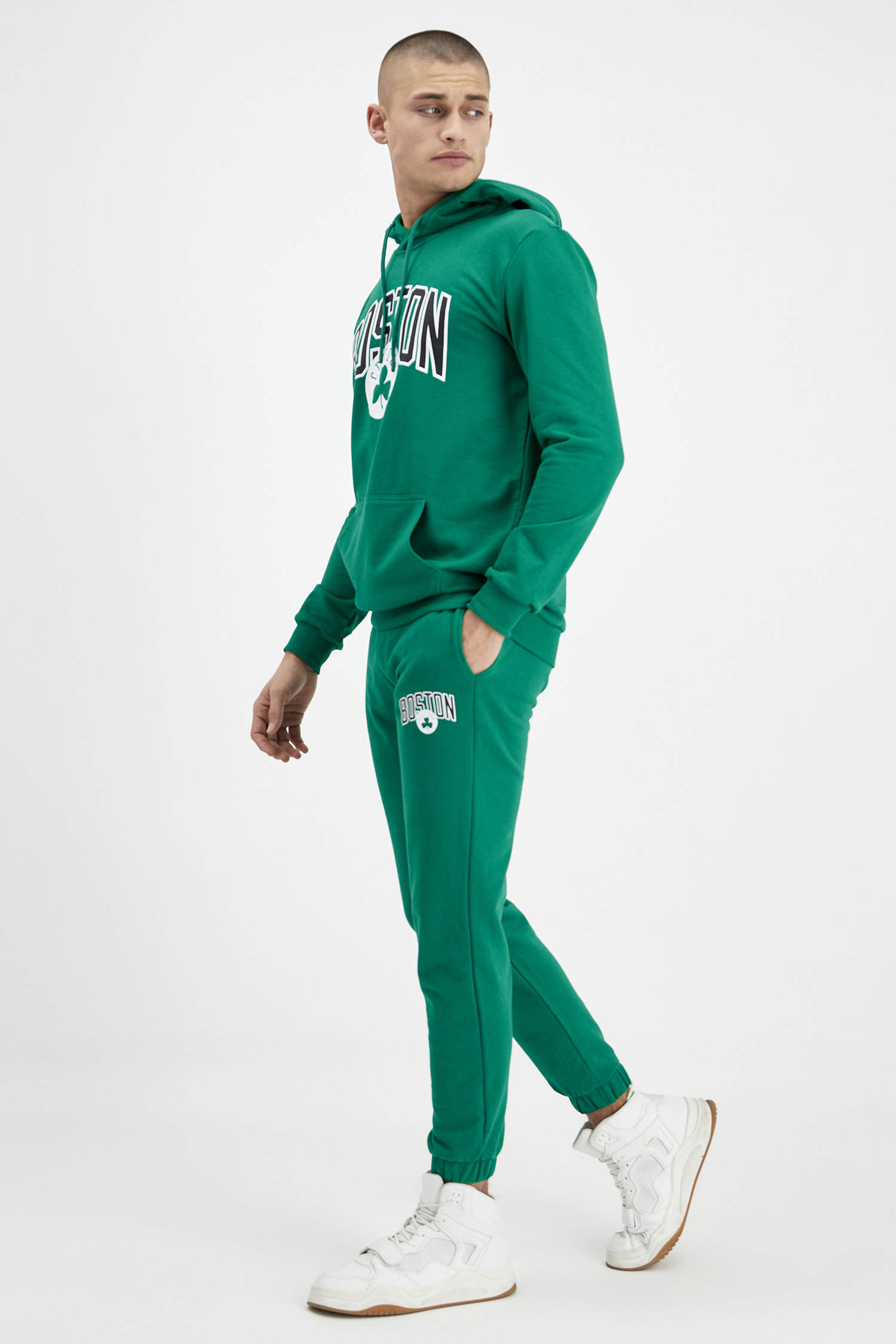 Defacto Fit NBA Boston Celtics Lisanslı Regular Fit Esnek Paça Jogger. 5