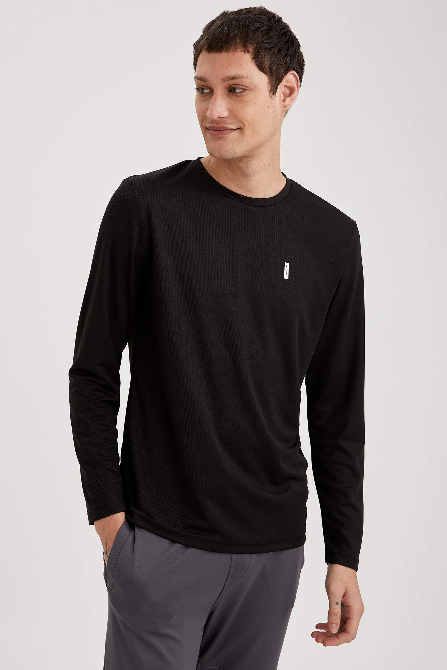 Black MAN Slim Fit Long Sleeve Crew Neck Sports T-Shirt 1755637 | DeFacto