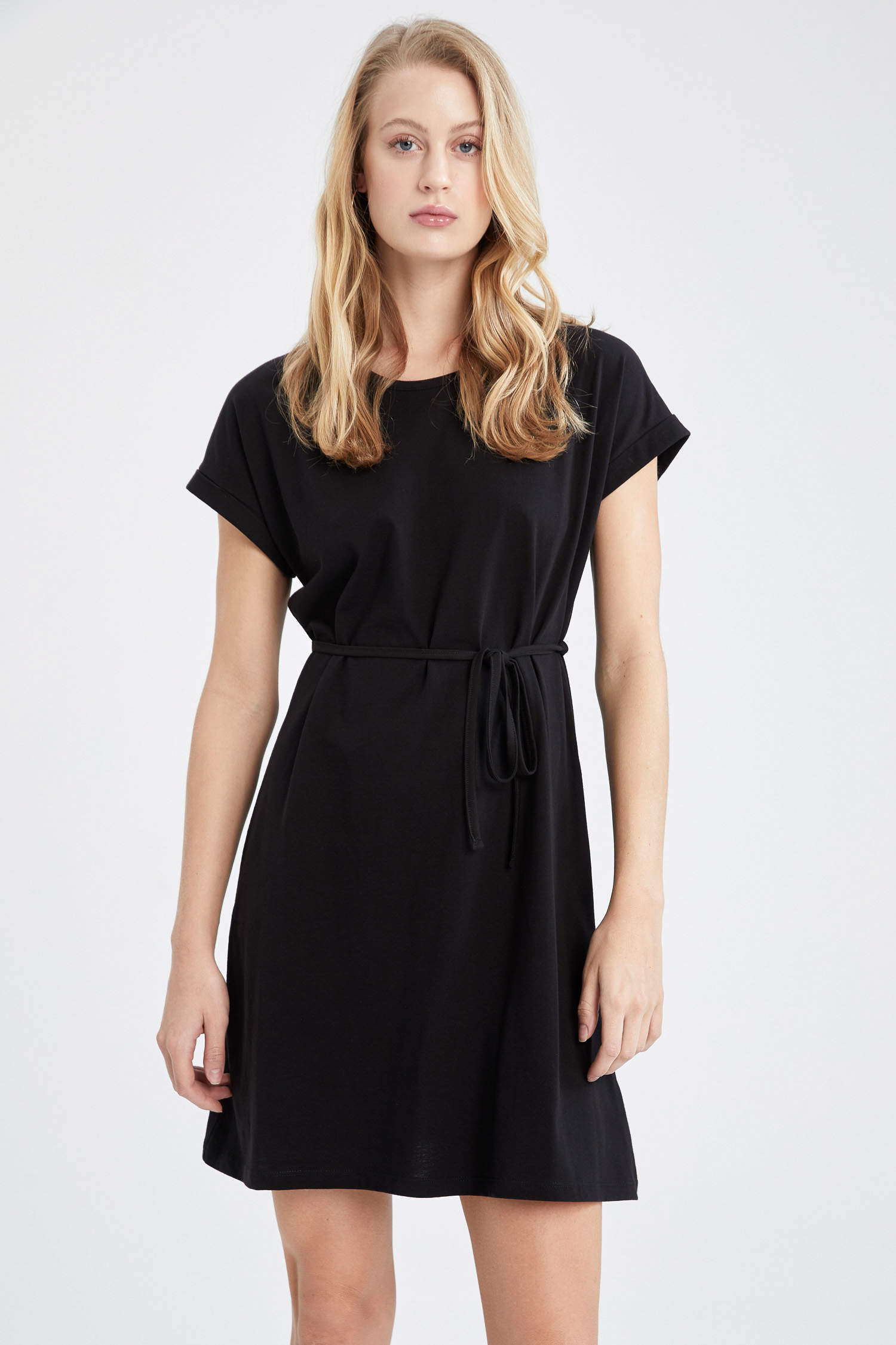 Black WOMAN Basic Short Sleeve Mini Dress 2591463 | DeFacto