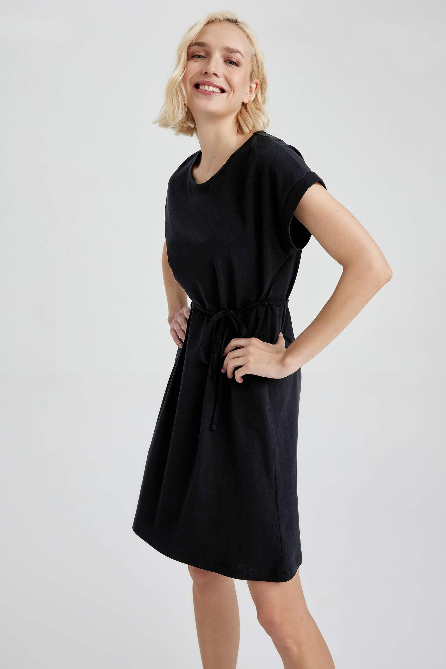 A Cut Crew Neck Mini Short Sleeve Dress