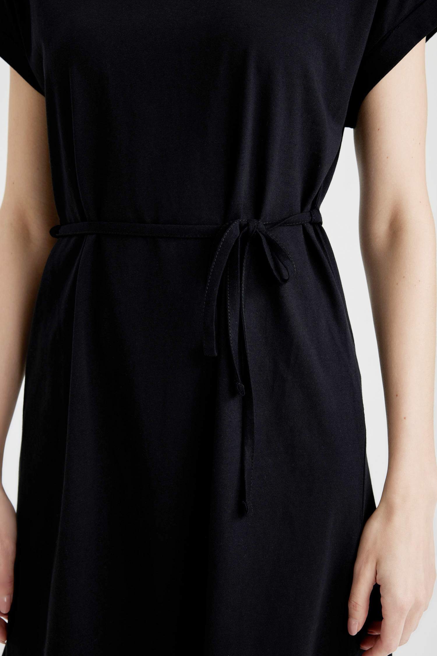 A Cut Crew Neck Mini Short Sleeve Dress