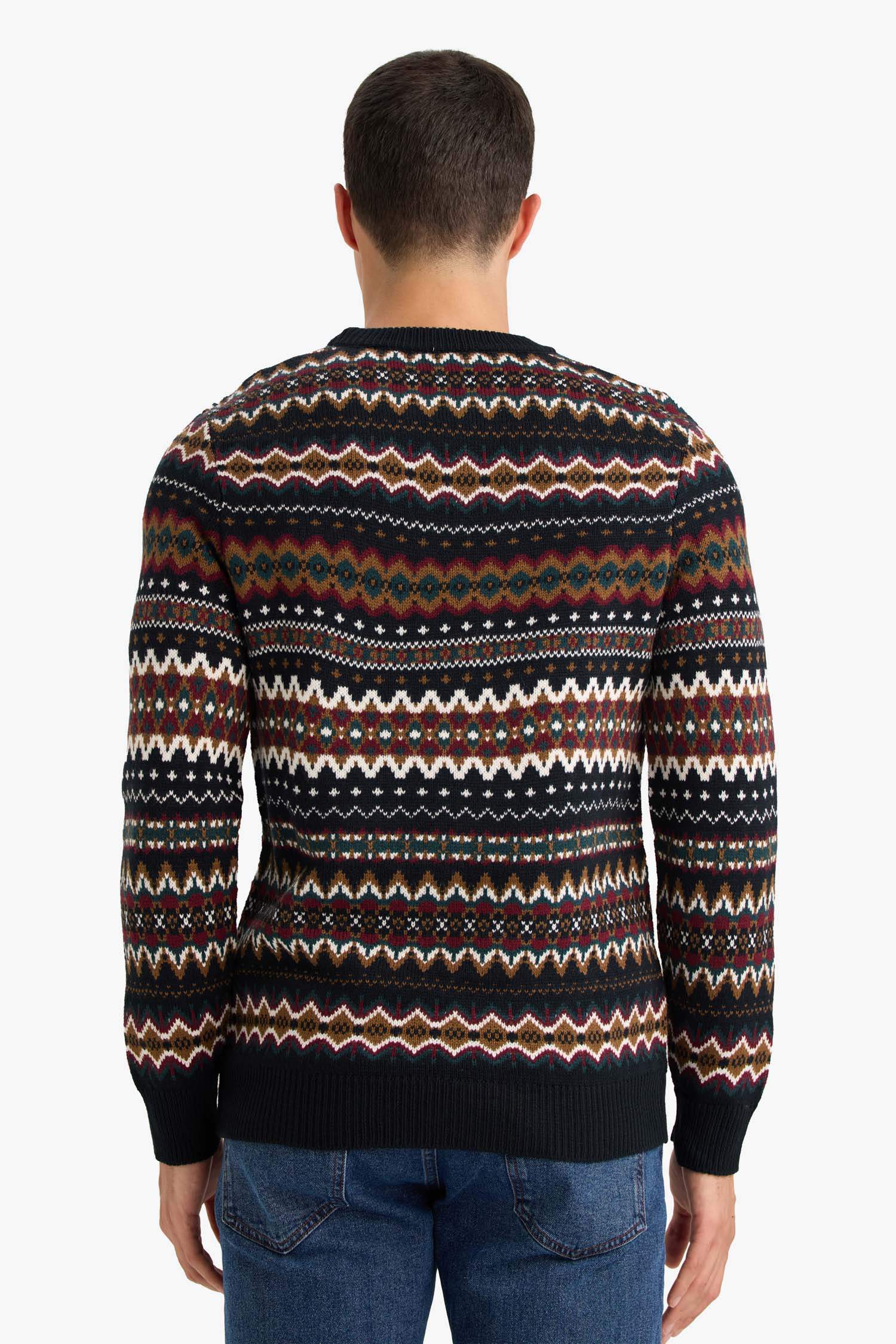 بلوفر تريكو قصة عادية برقبة مستديرة