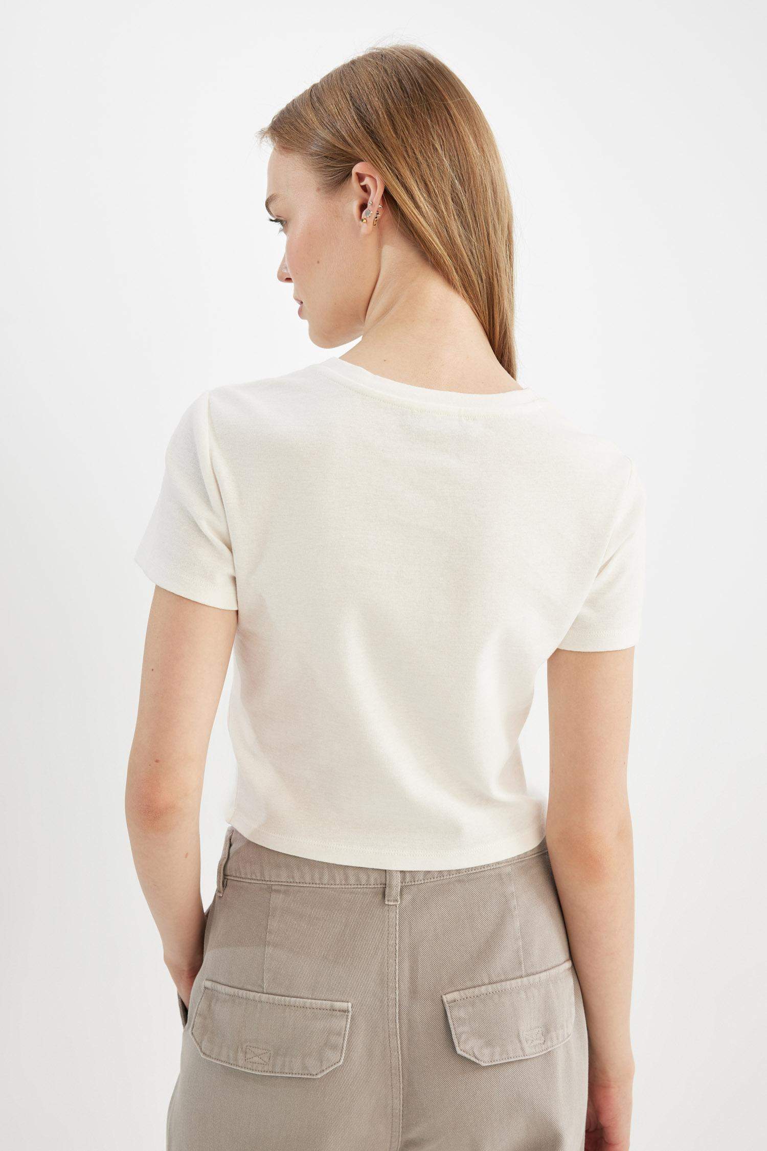 Fitted Ribbon Basic T-Shirt