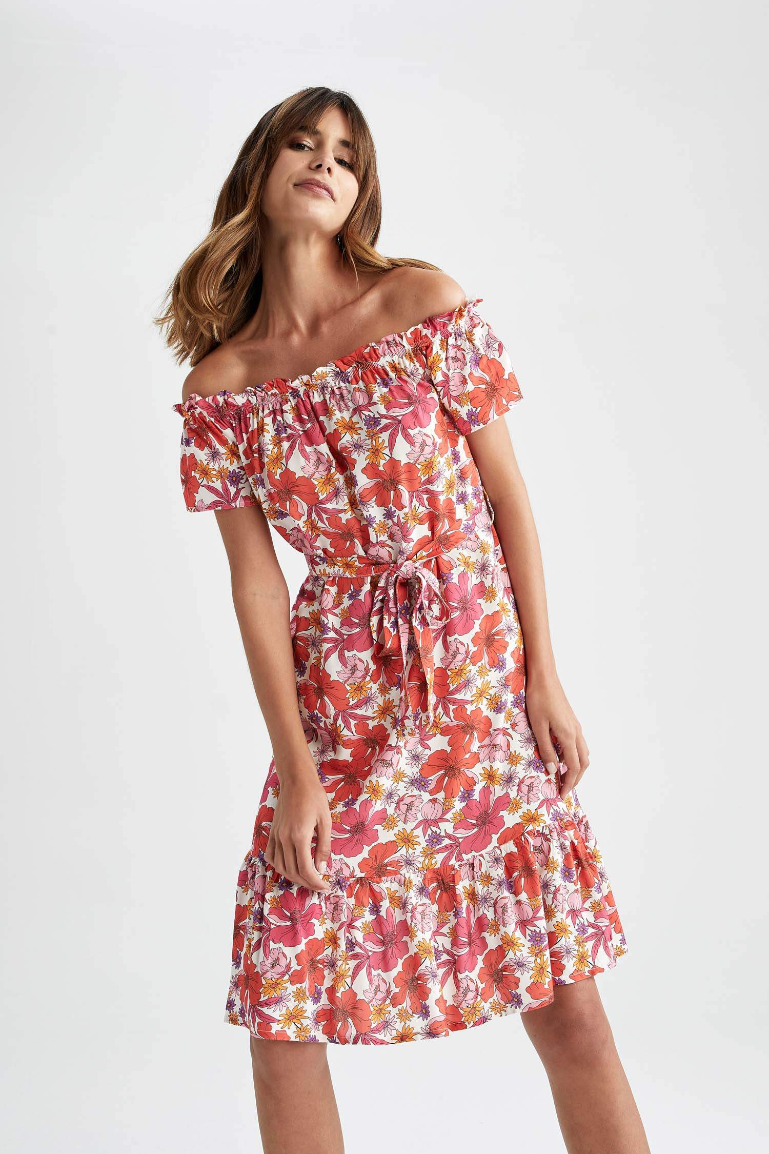 Defacto Floral Desenli Carmen Yaka Yazlık Midi Elbise. 1