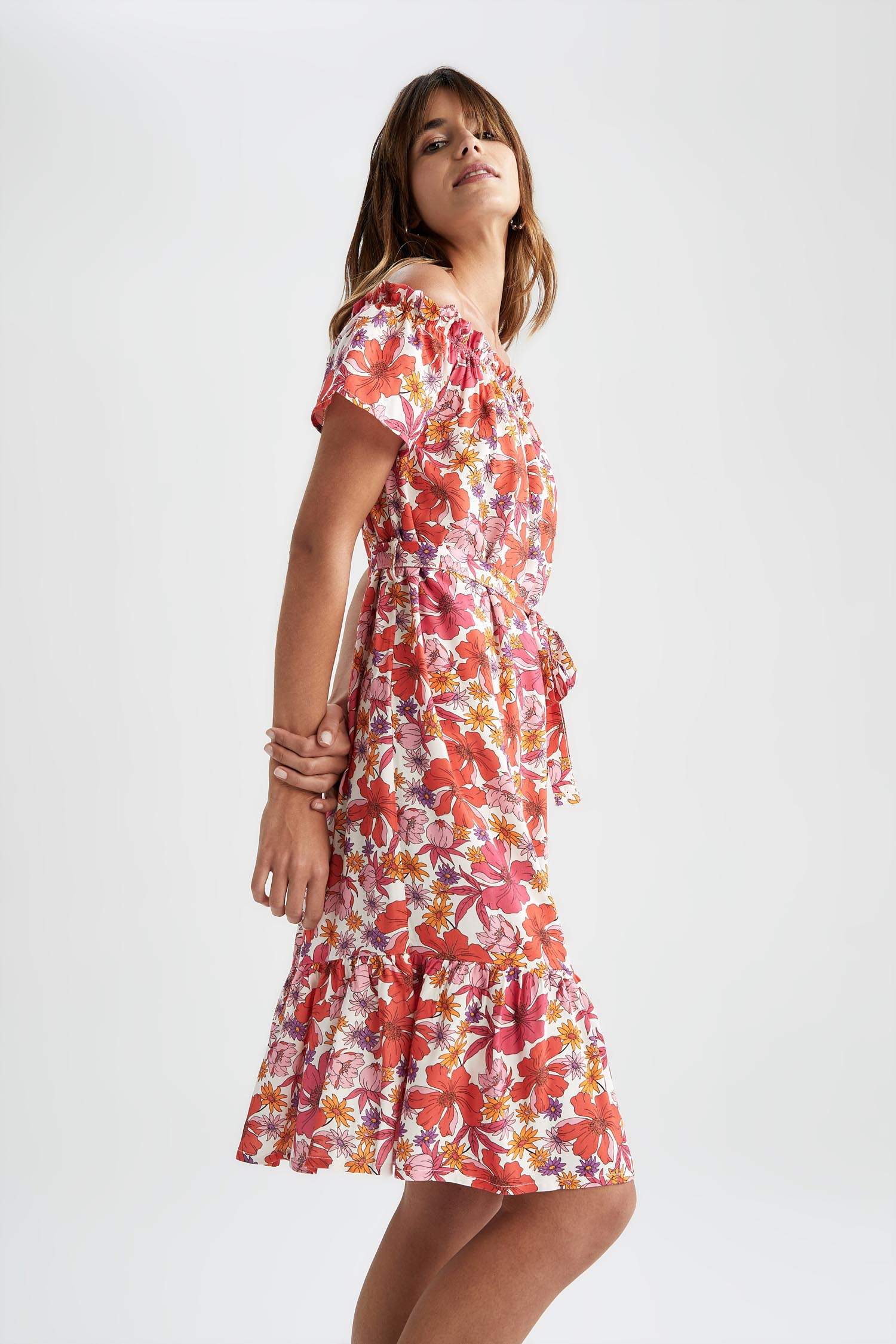 Defacto Floral Desenli Carmen Yaka Yazlık Midi Elbise. 4