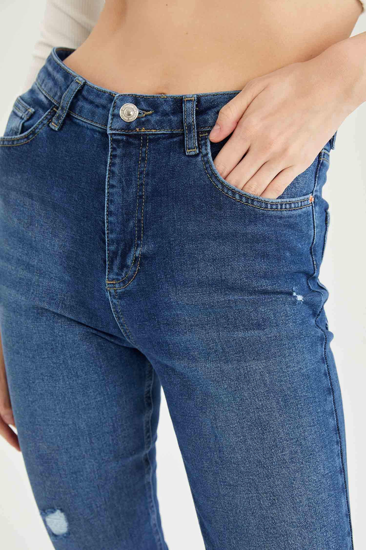 Defacto Vintage Slim Fit Yüksek Bel Yırtık Detaylı Jean Pantolon. 5