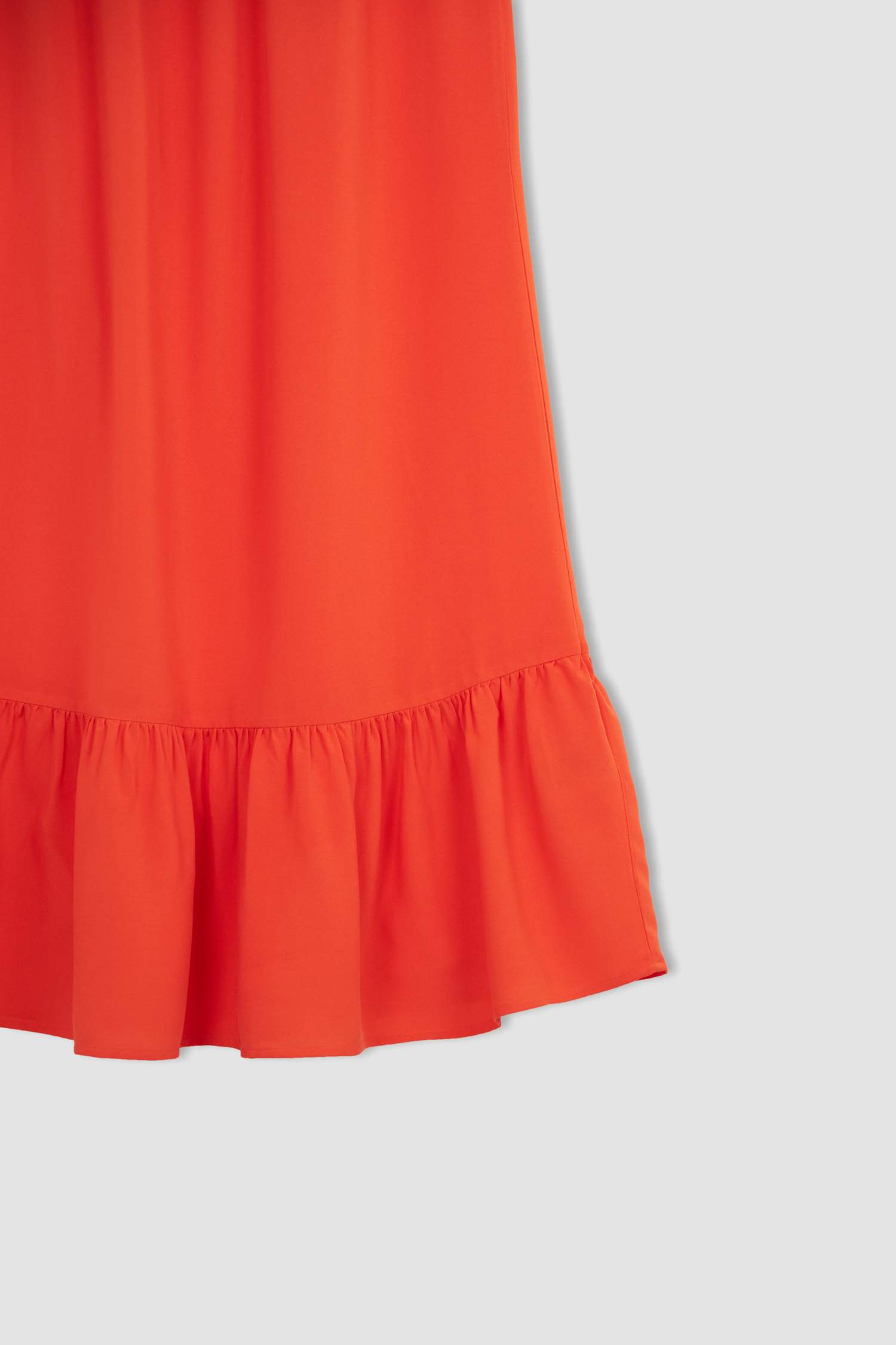 Платье миди с открытыми плечами