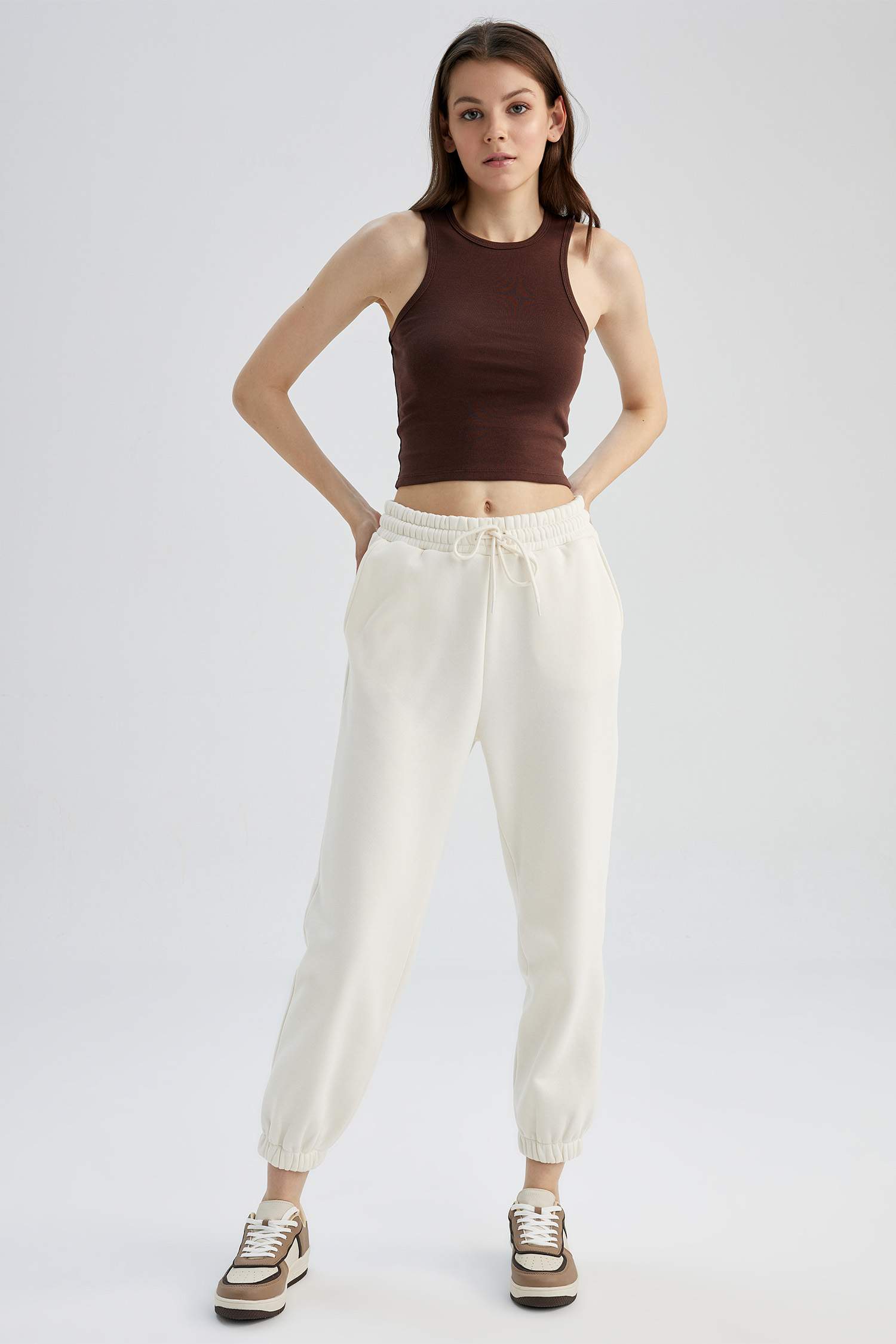 Майка с вырезом приталенного кроя