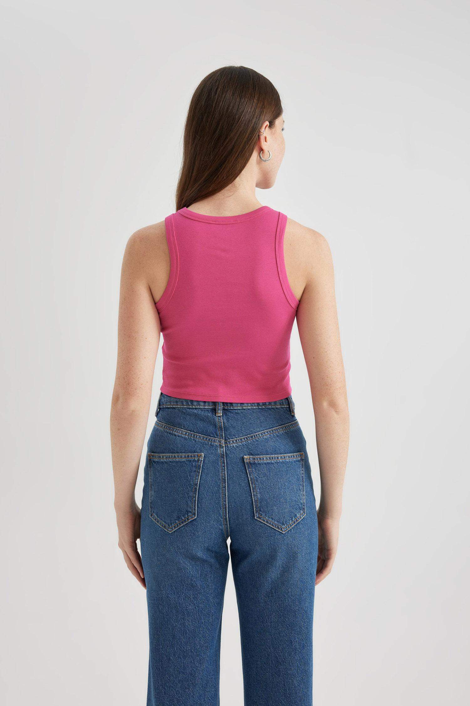 كروب توب كت مضلع سليم فيت برقبة رسن