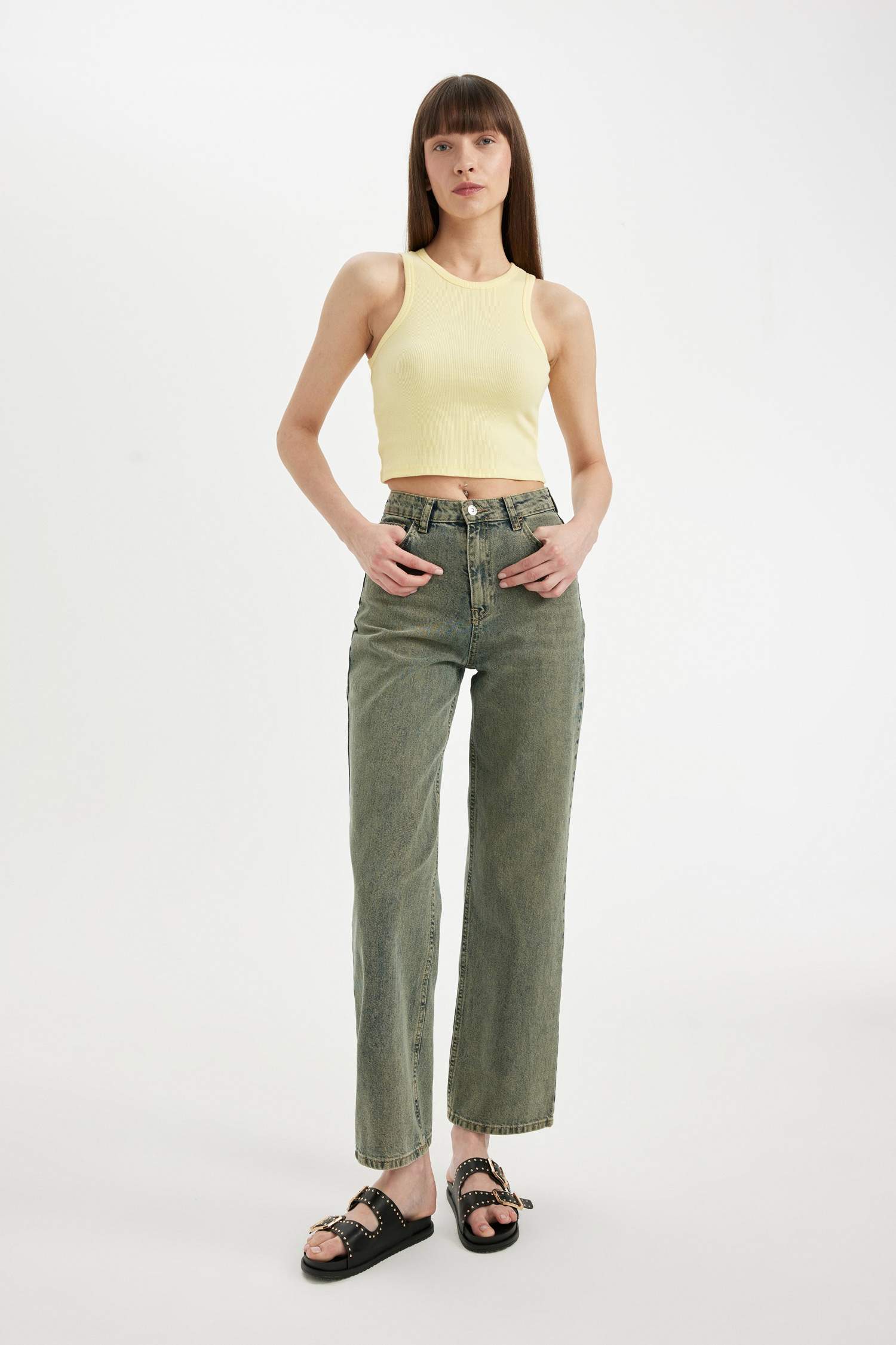 كروب توب كت مضلع سليم فيت برقبة رسن