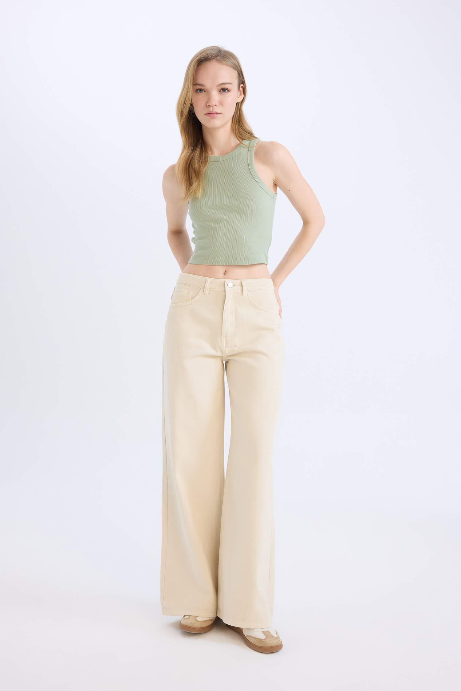 تانك توب مضلع سليم فيت بياقة هالتر