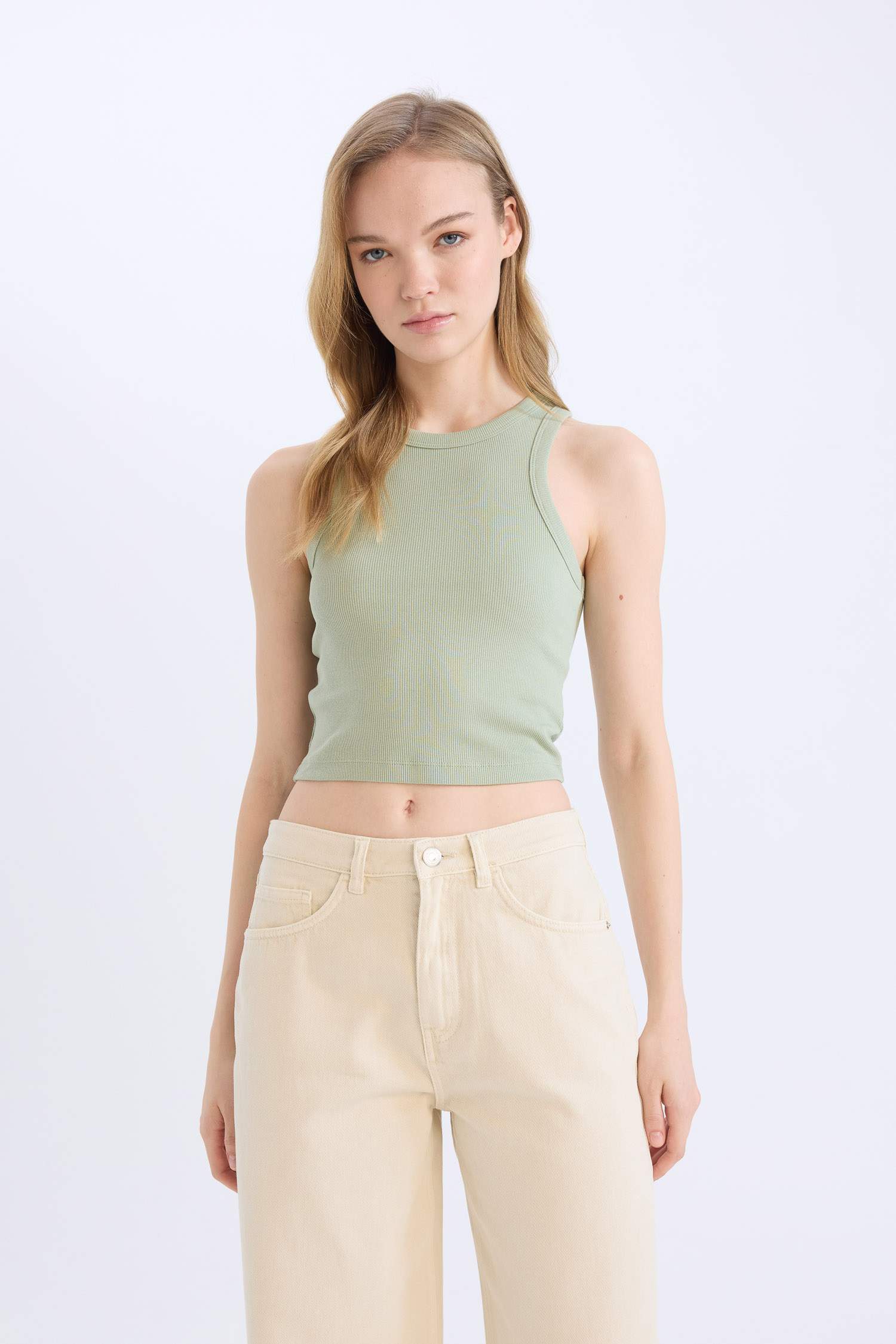 تانك توب مضلع سليم فيت بياقة هالتر