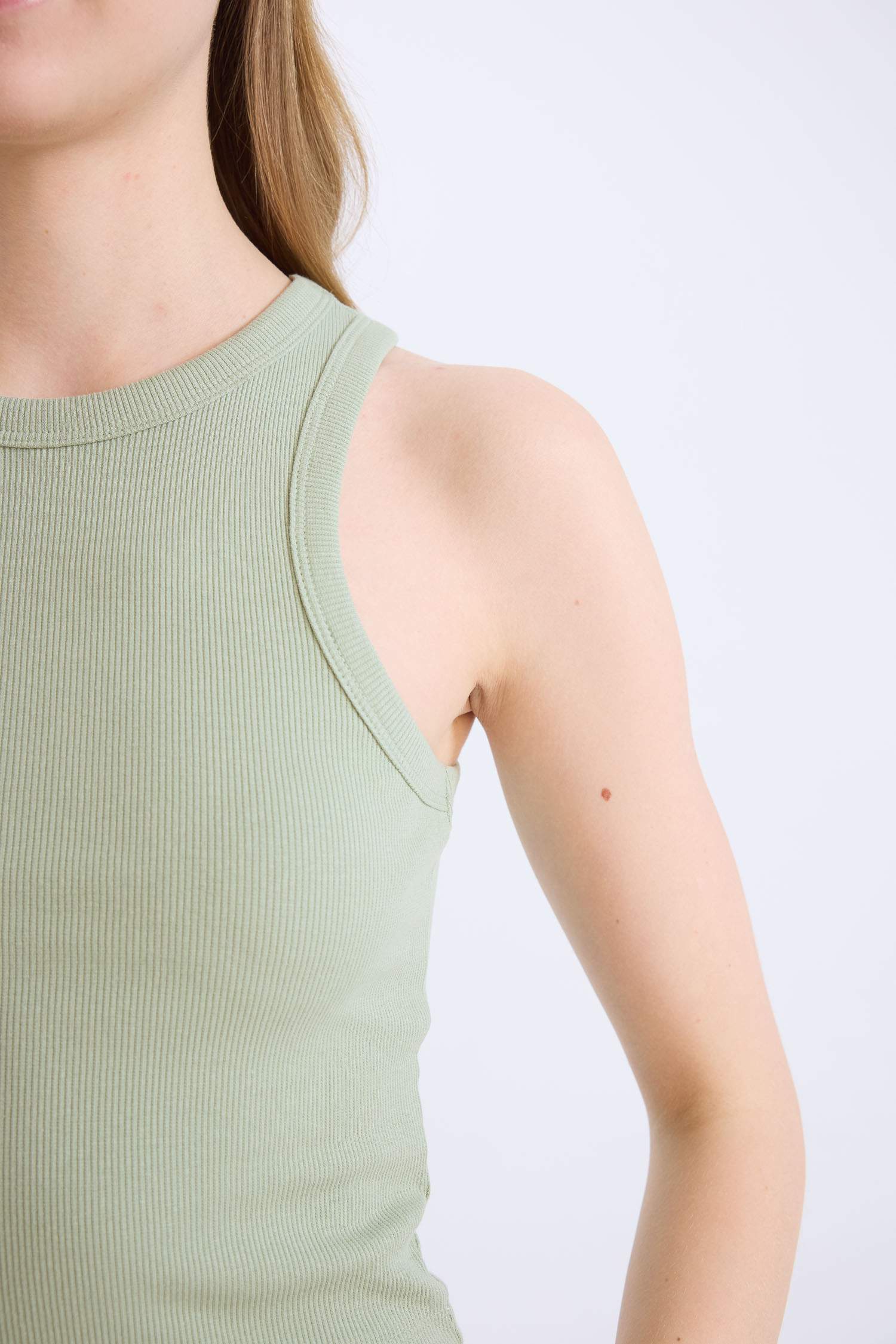 تانك توب مضلع سليم فيت بياقة هالتر