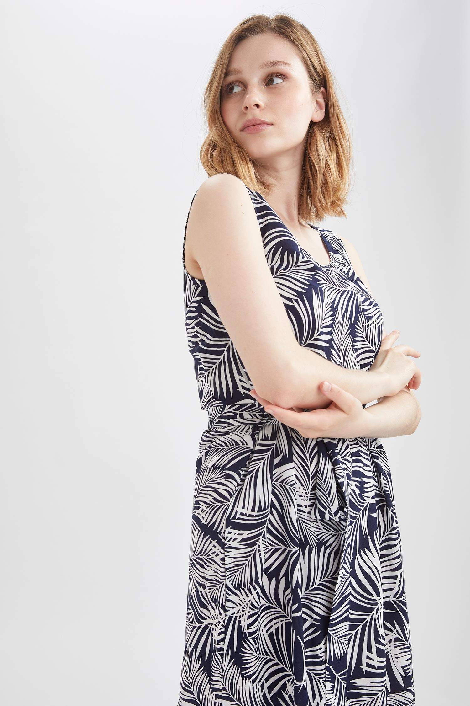 Defacto Tropik Desenli Bisiklet Yaka Askılı Relax Fit Maxi Elbise. 2