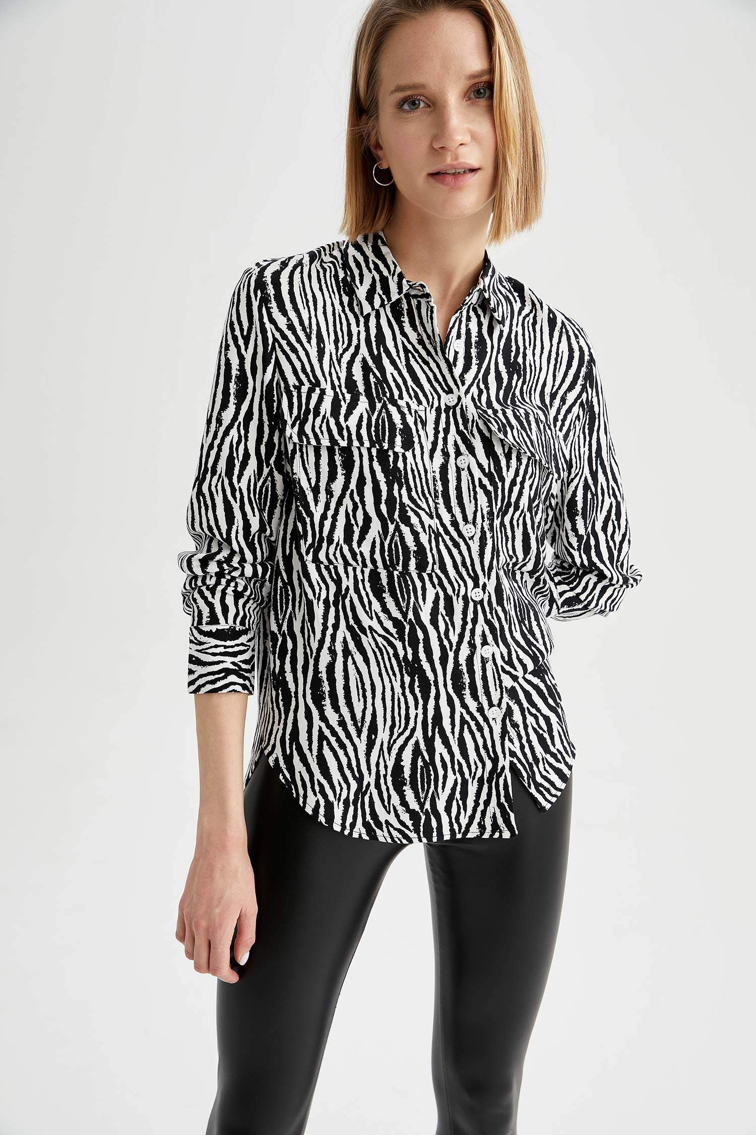 Defacto Zebra Desenli Kapaklı Cep Detaylı Uzun Kollu Gömlek. 3