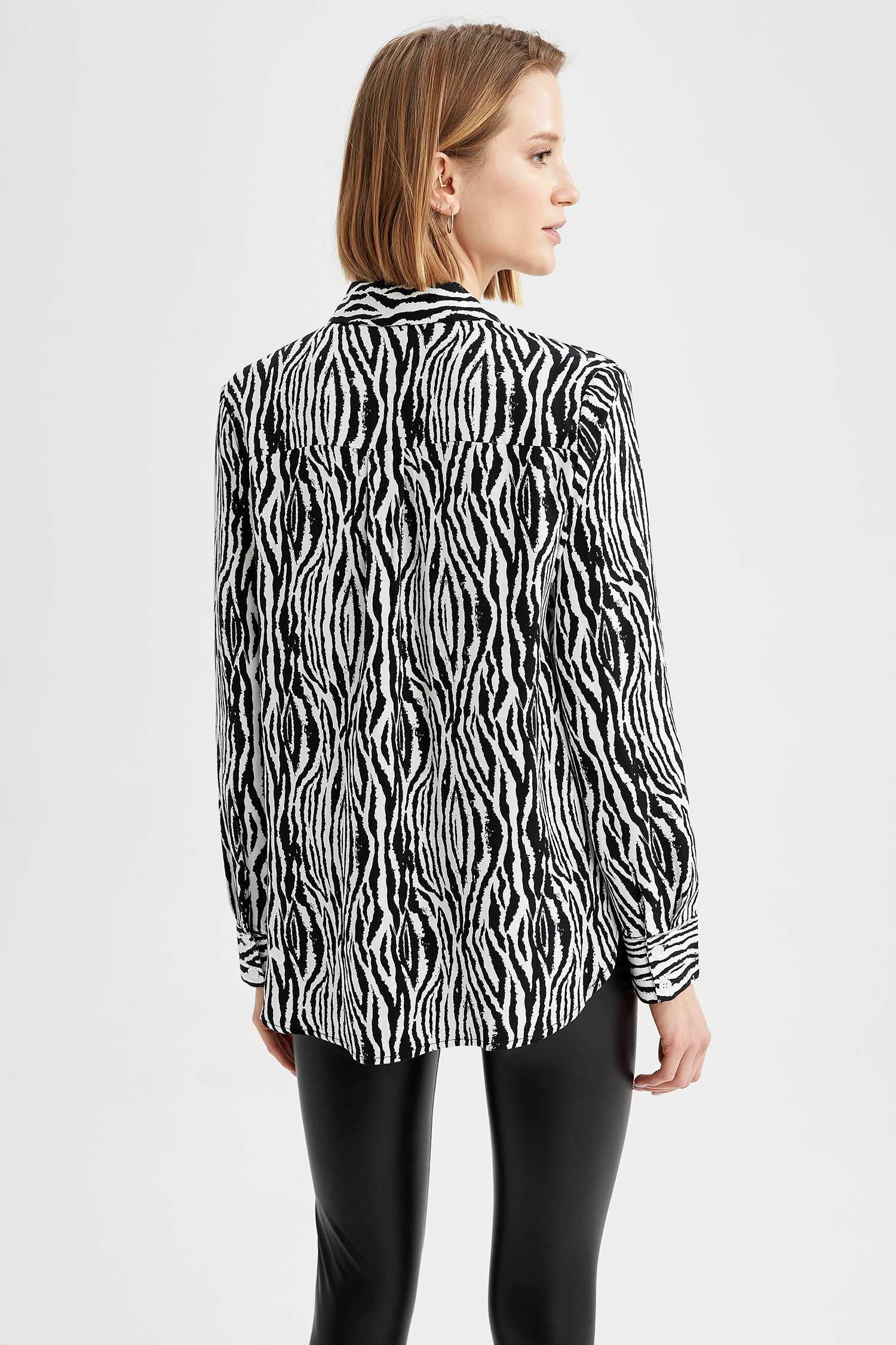Defacto Zebra Desenli Kapaklı Cep Detaylı Uzun Kollu Gömlek. 4
