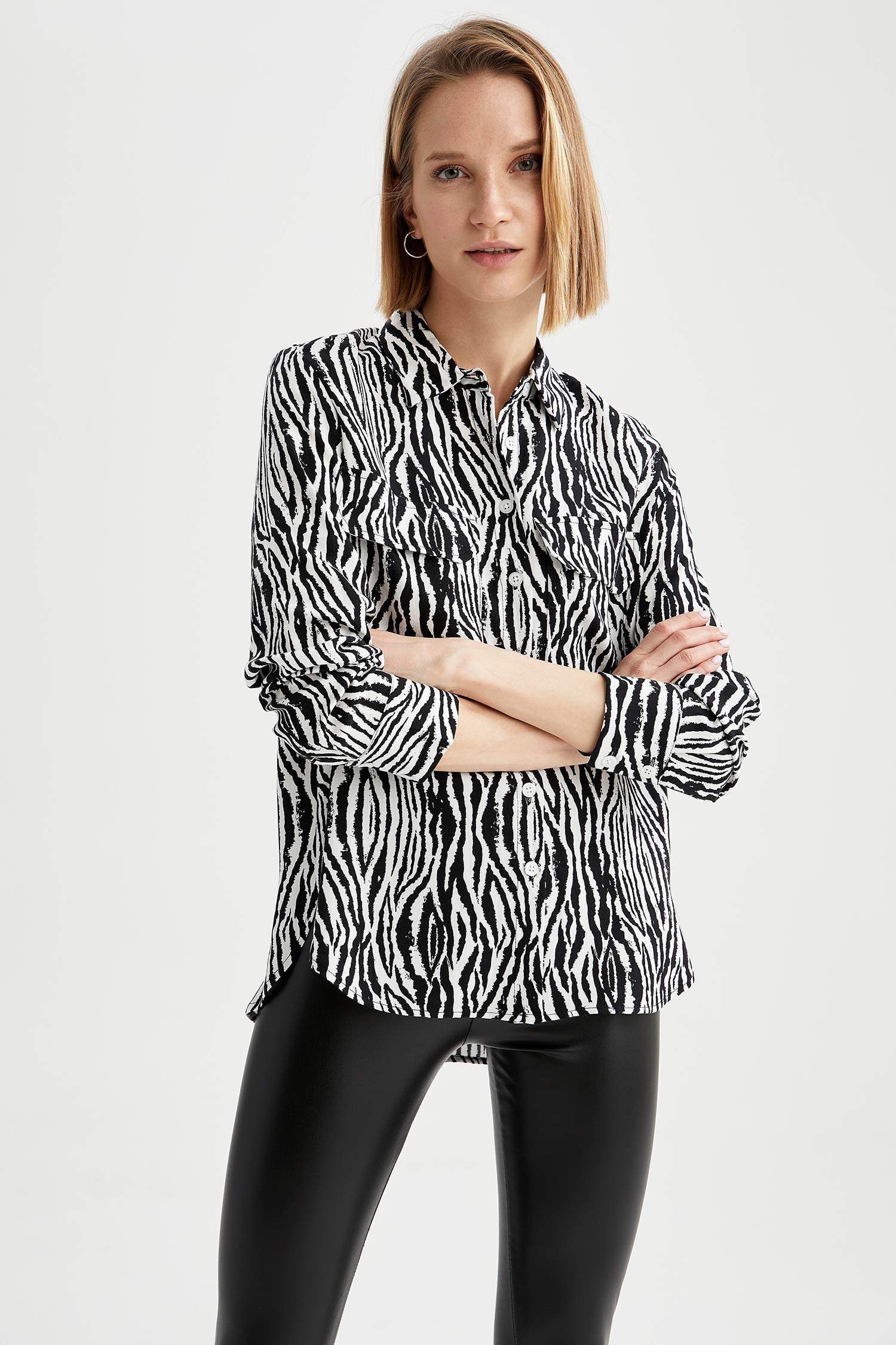 Defacto Zebra Desenli Kapaklı Cep Detaylı Uzun Kollu Gömlek. 5