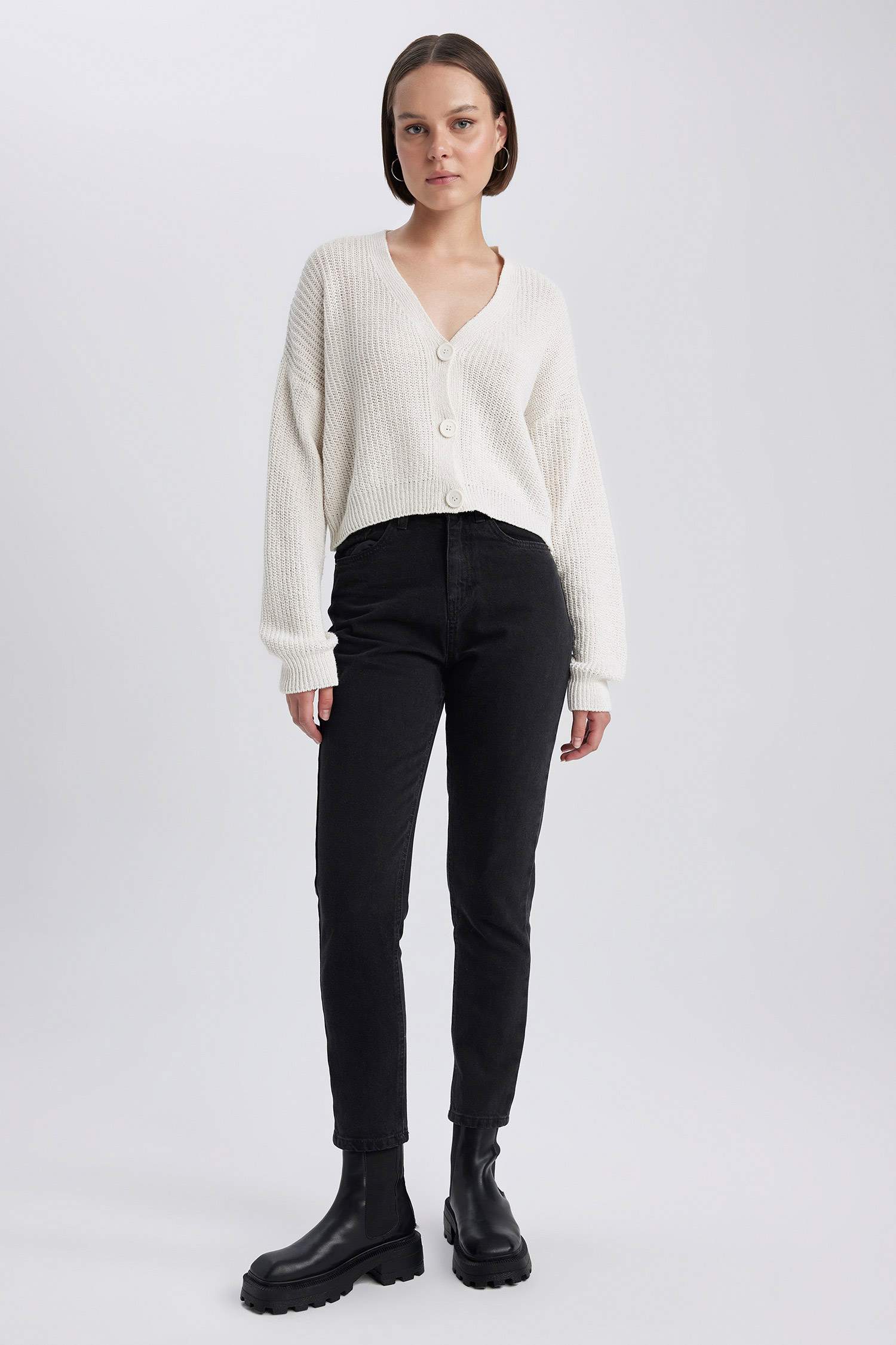 جاكيت قصة عادية بياقة V