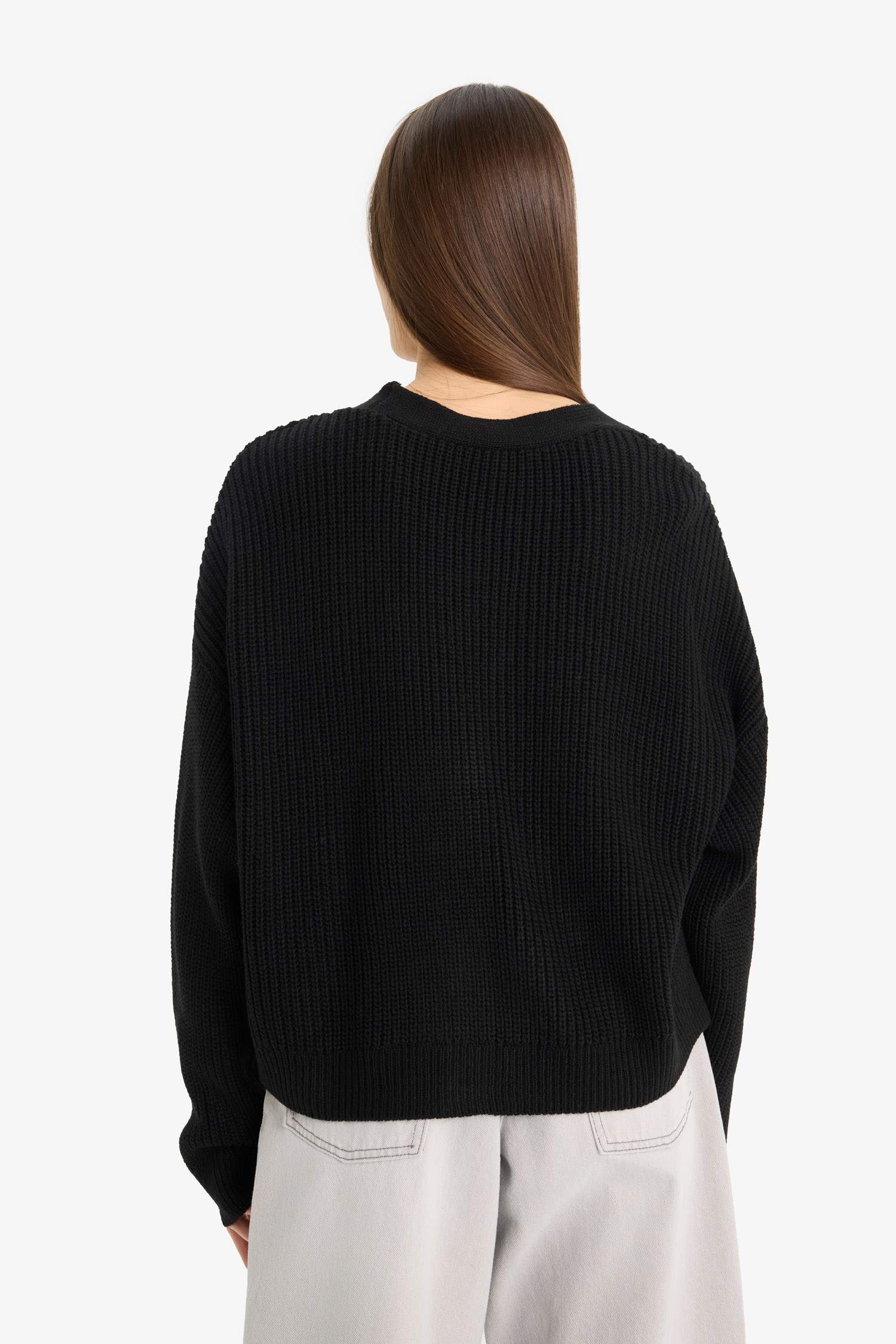 جاكيت تريكو قصة عادية بياخة V بأزرار