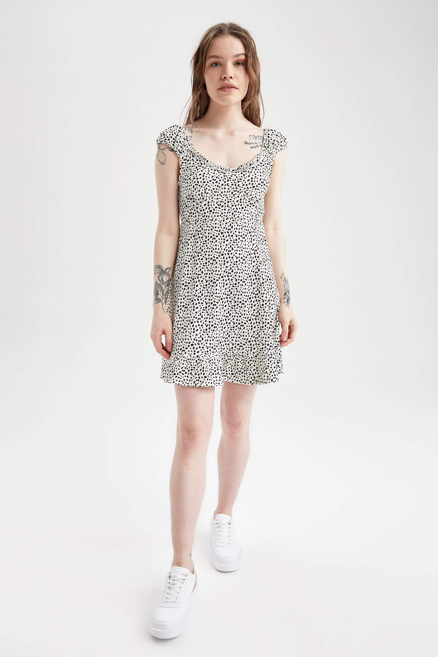 فستان صوف بأكمام قصيرة قصير مطبوع بقصة A بياقة قلب Coool