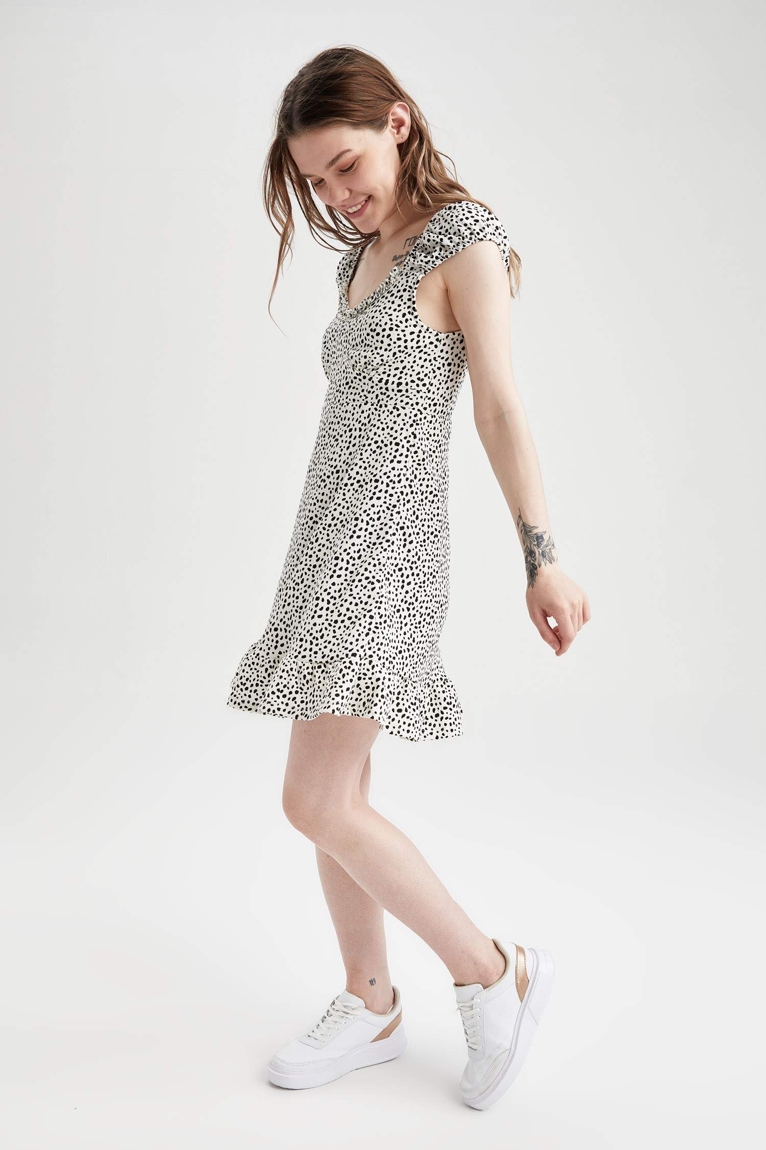 فستان صوف بأكمام قصيرة قصير مطبوع بقصة A بياقة قلب Coool