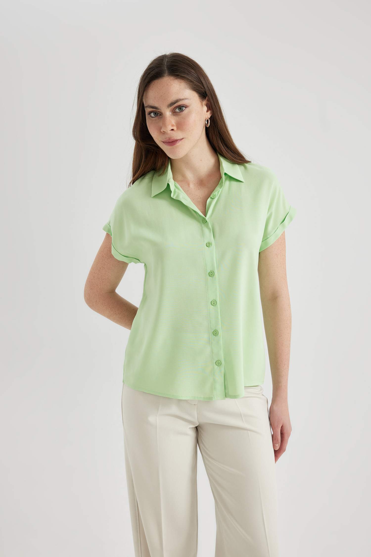 қалыпты пішім Қысқа жеңді жейде