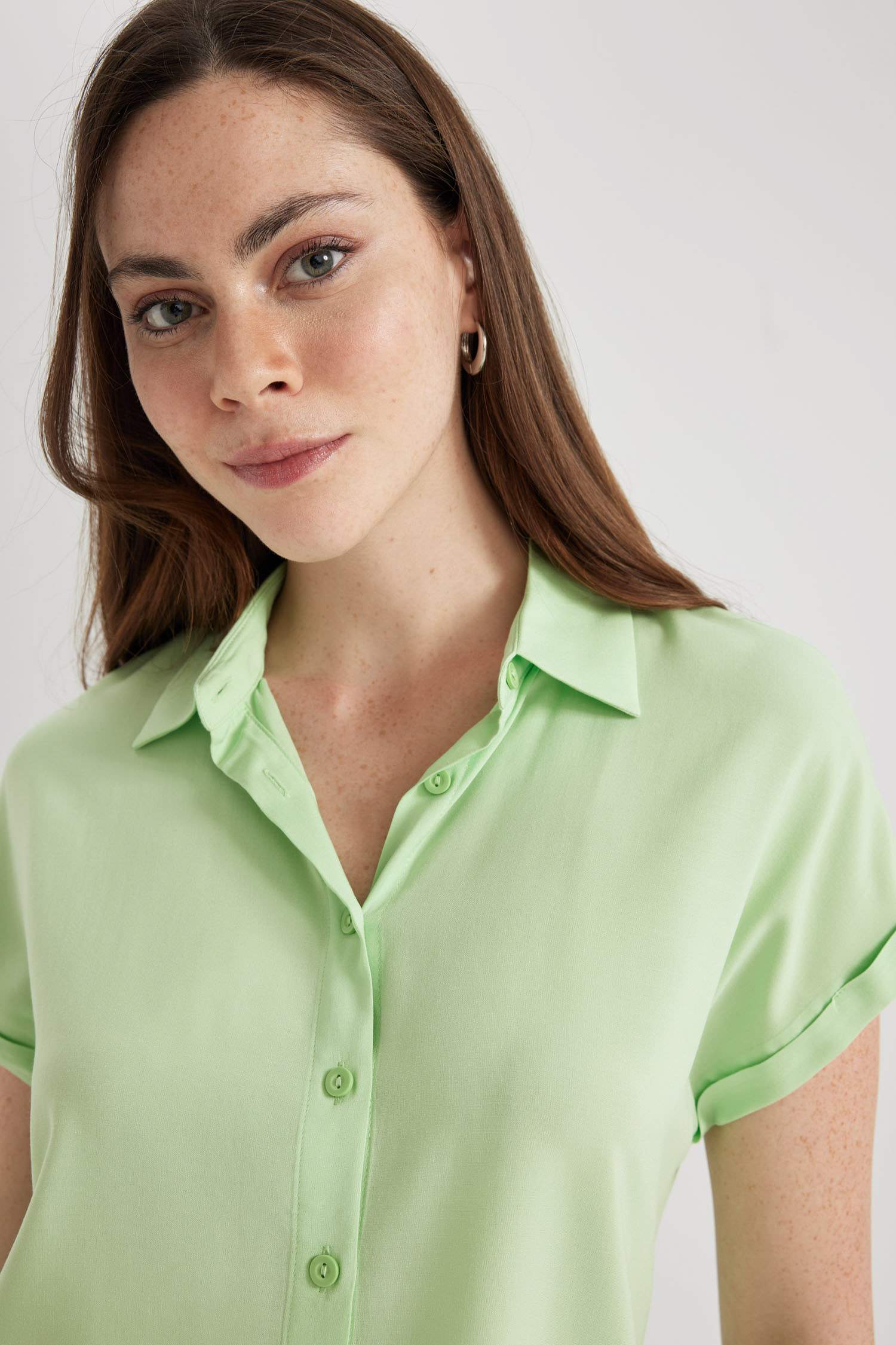 қалыпты пішім Қысқа жеңді жейде